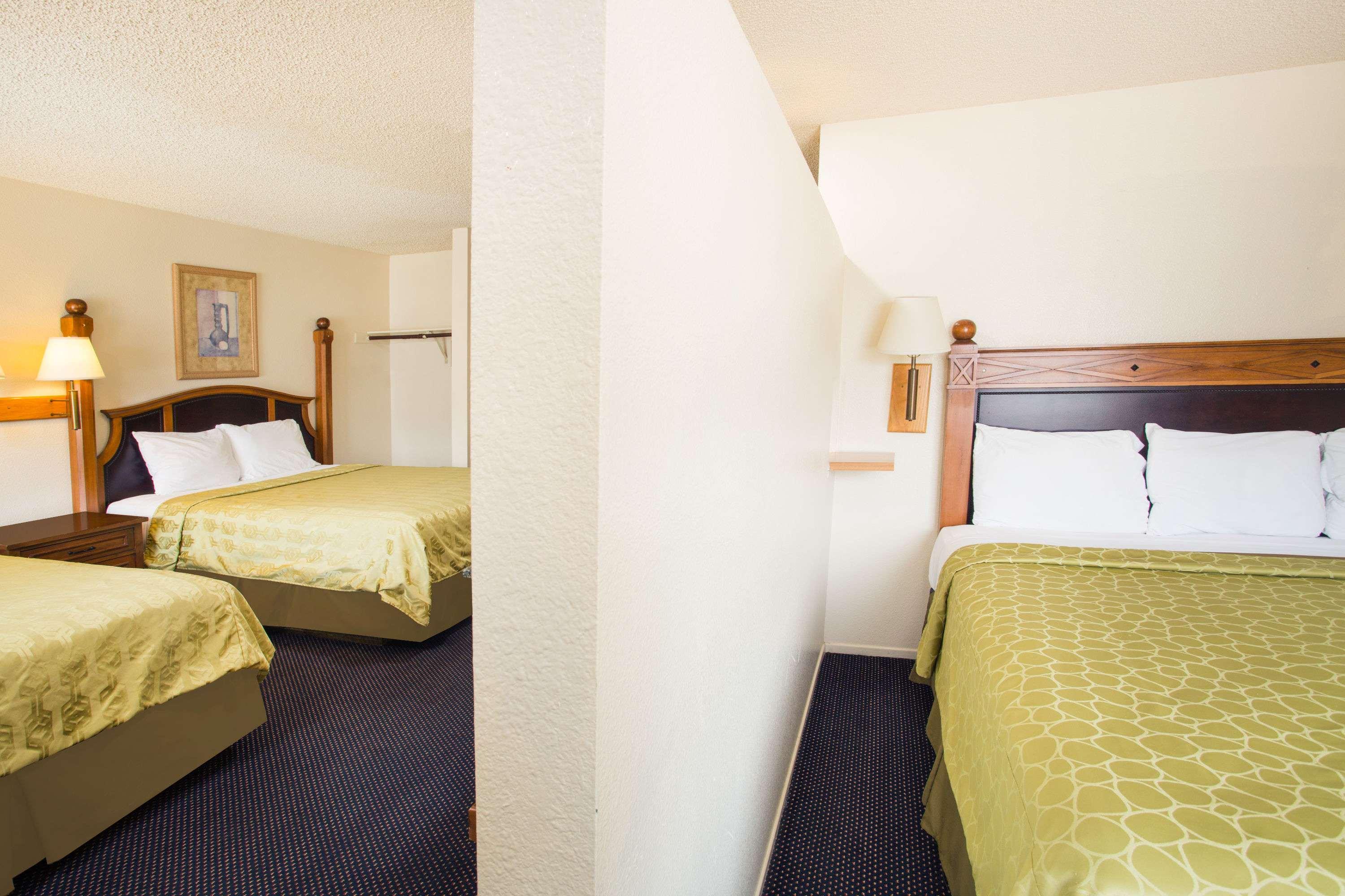 Suite Two Queen Beds