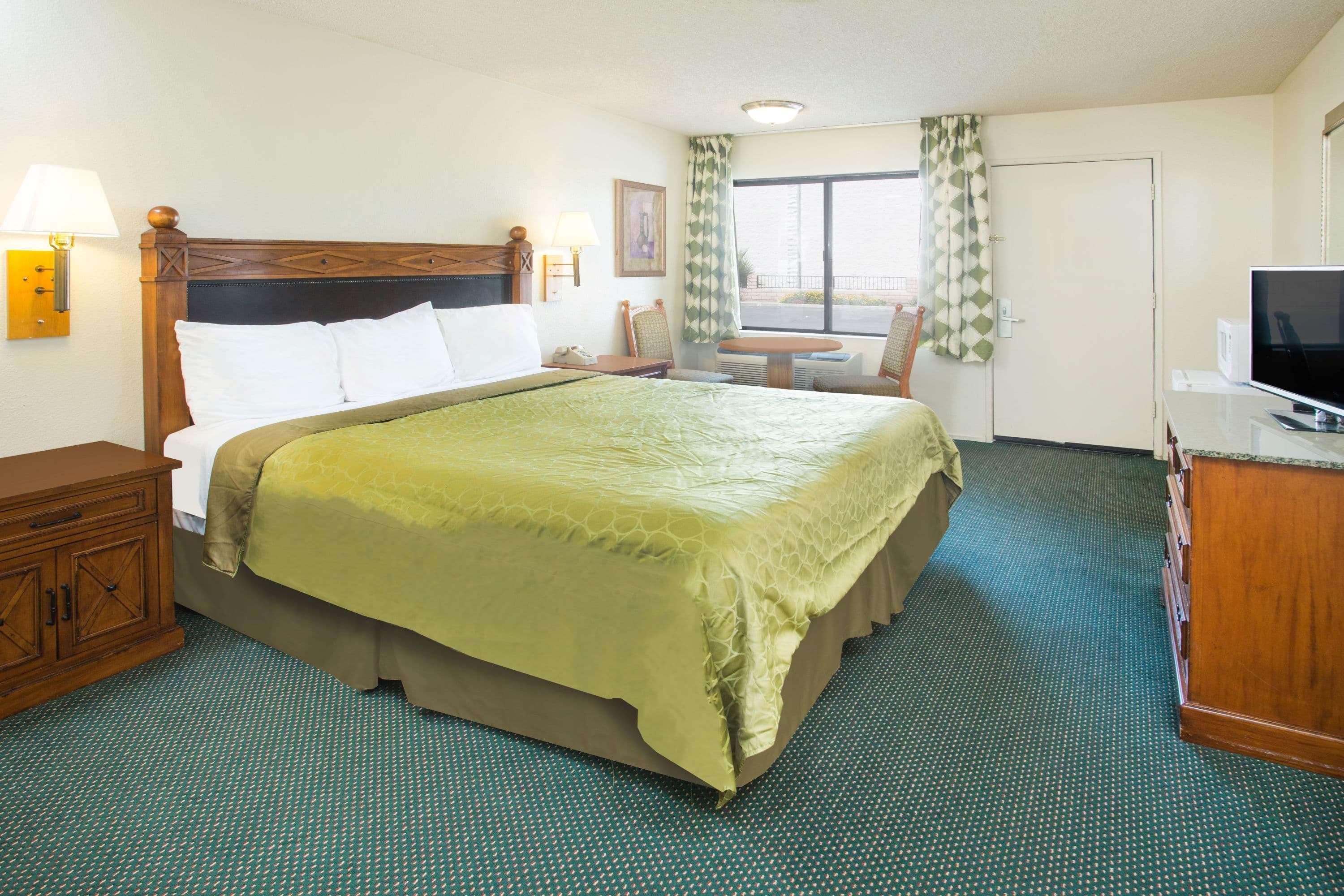 Double King Bed Non Smoking