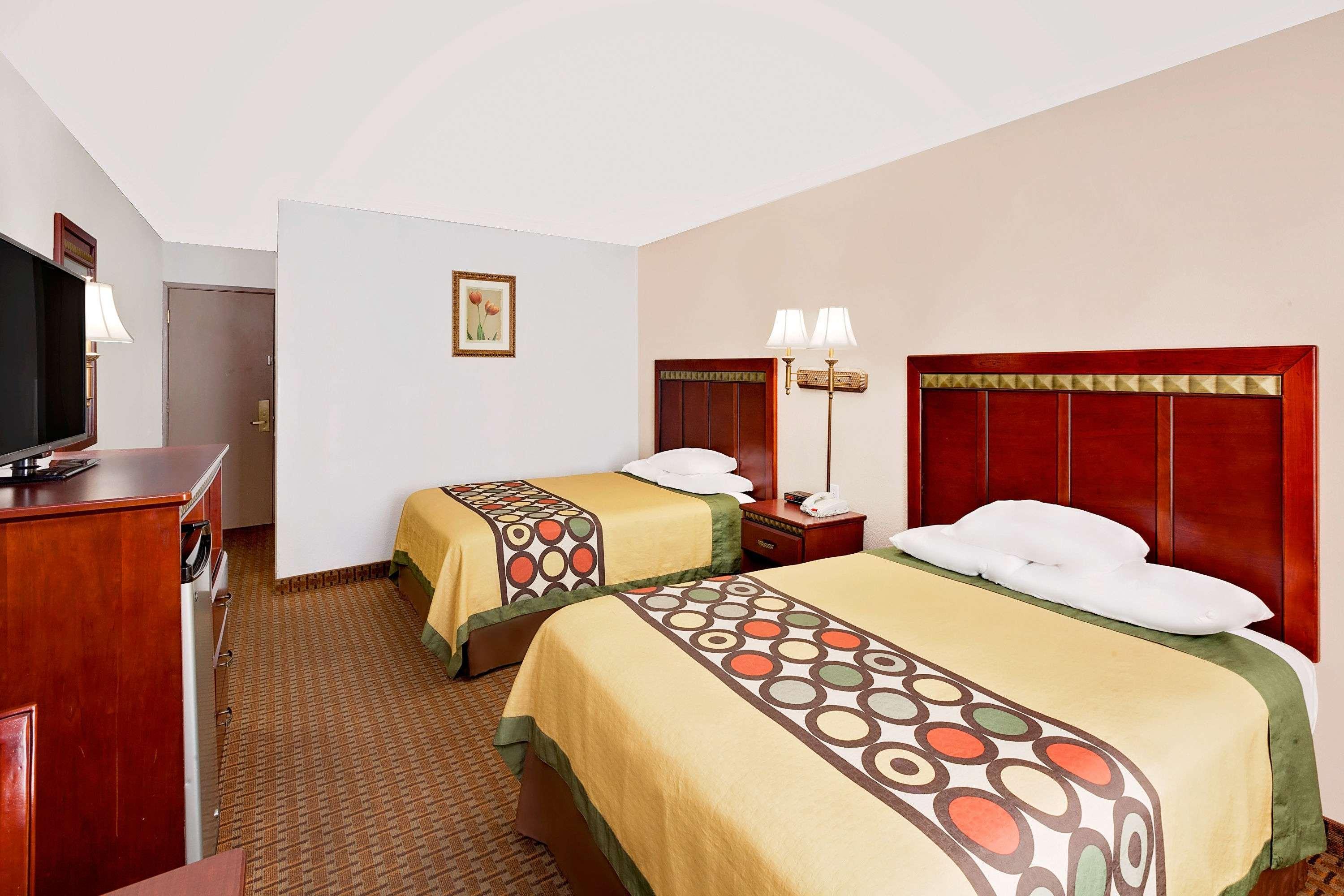 Quadruple Two Queen Beds