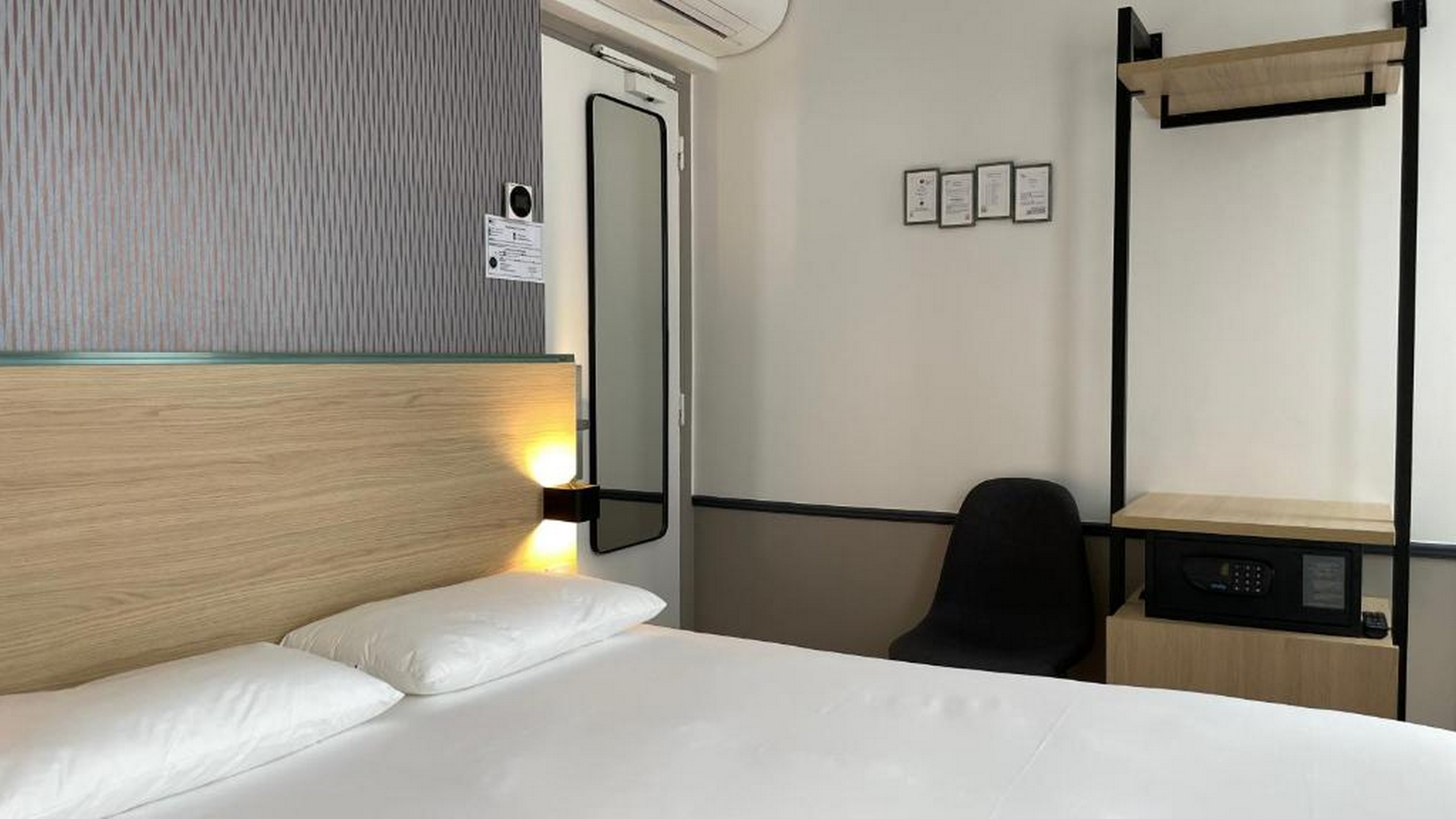 Family Room Connecting Room