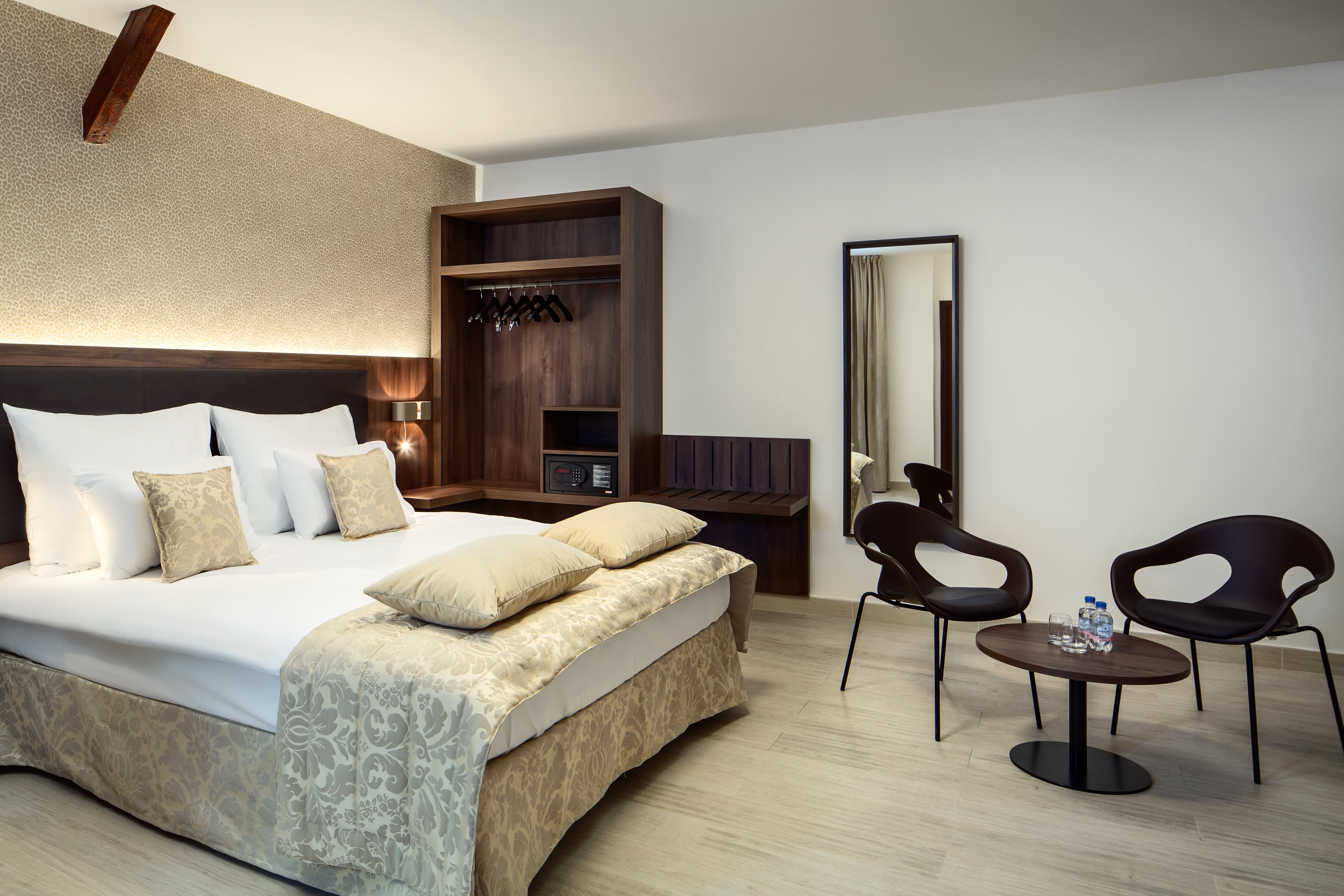 Double Connecting Room