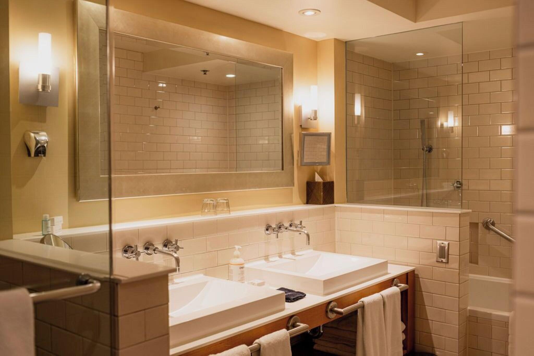 Suite Queen Size Bed