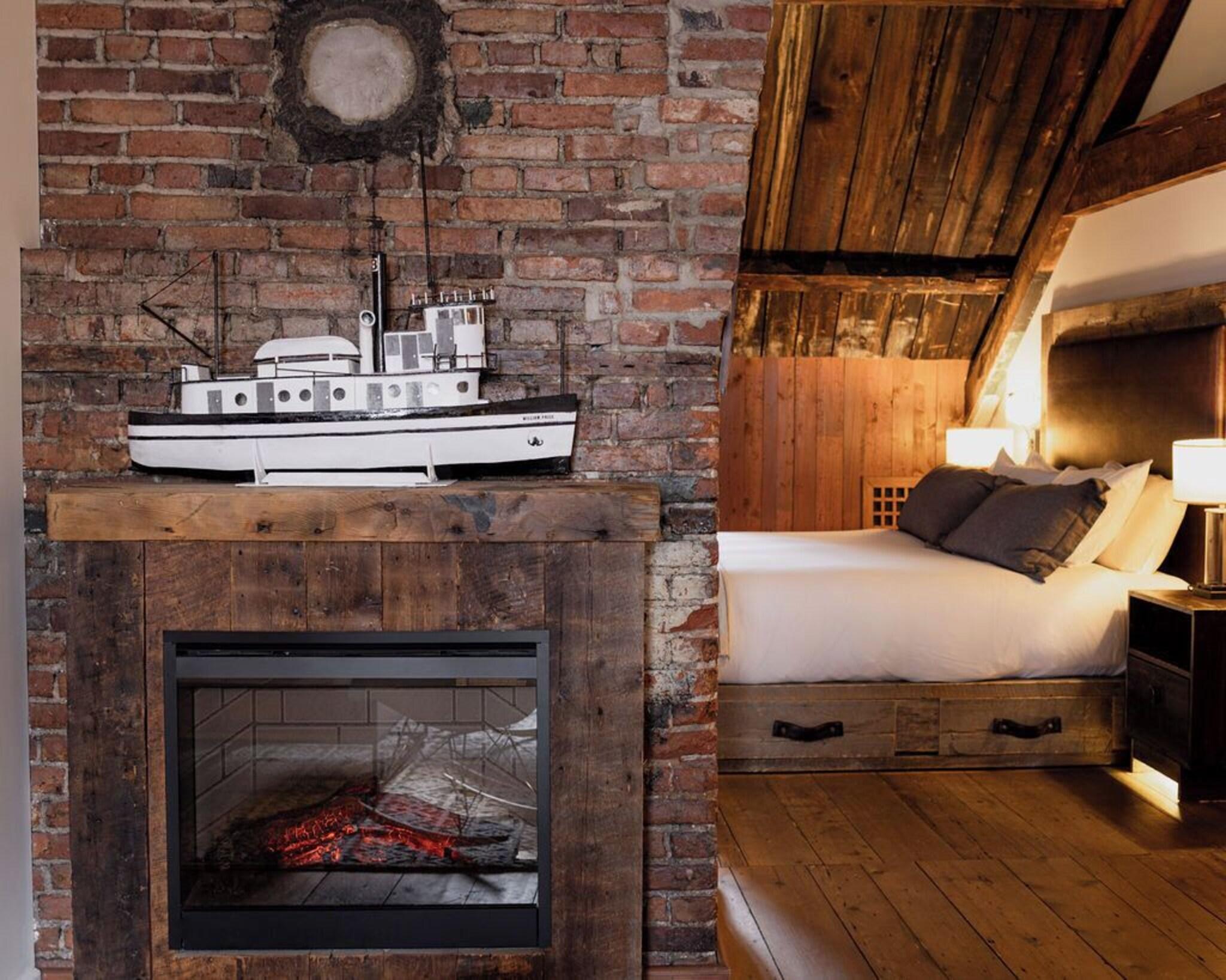 Suite Queen Size Bed