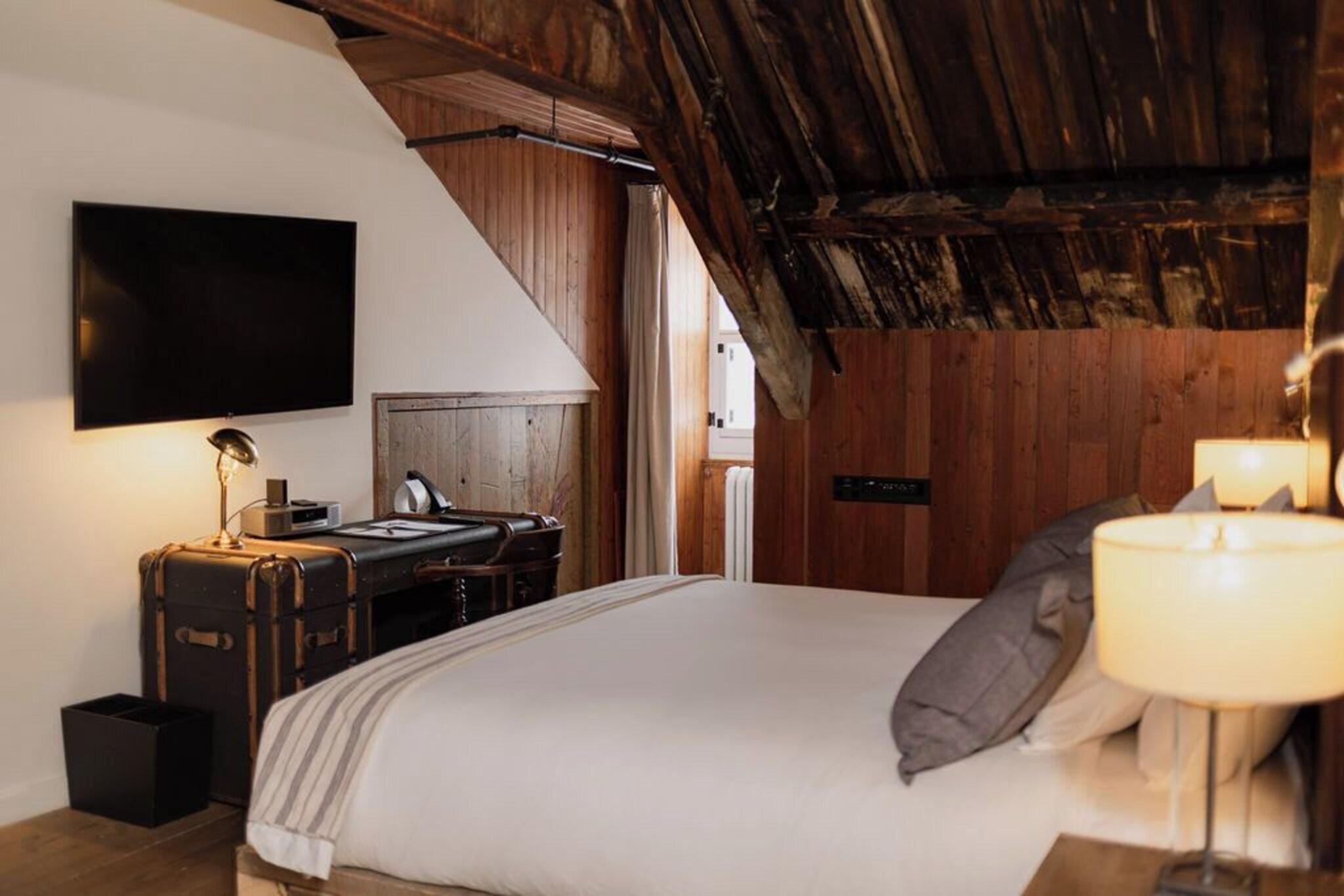 Suite Queen Size Bed