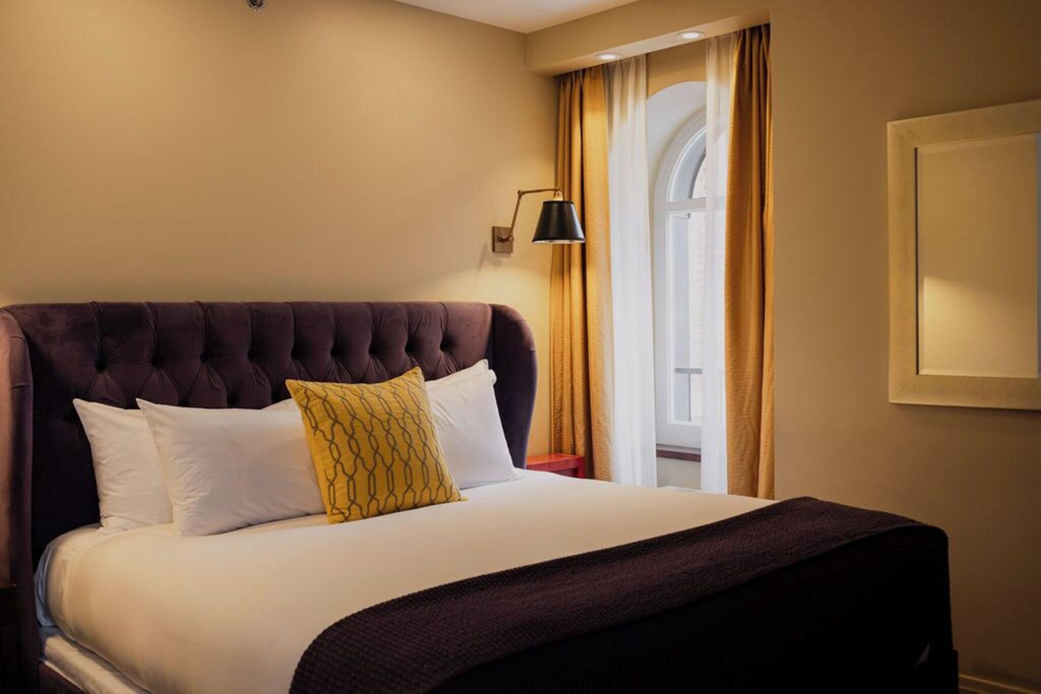 Suite Queen Size Bed