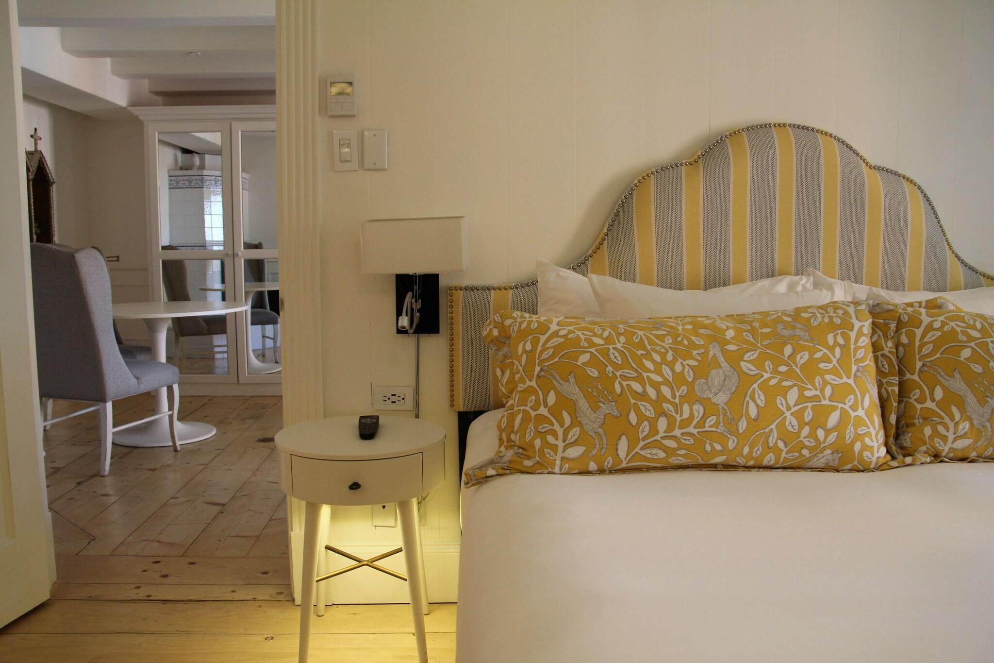 Junior Suite Queen Size Bed