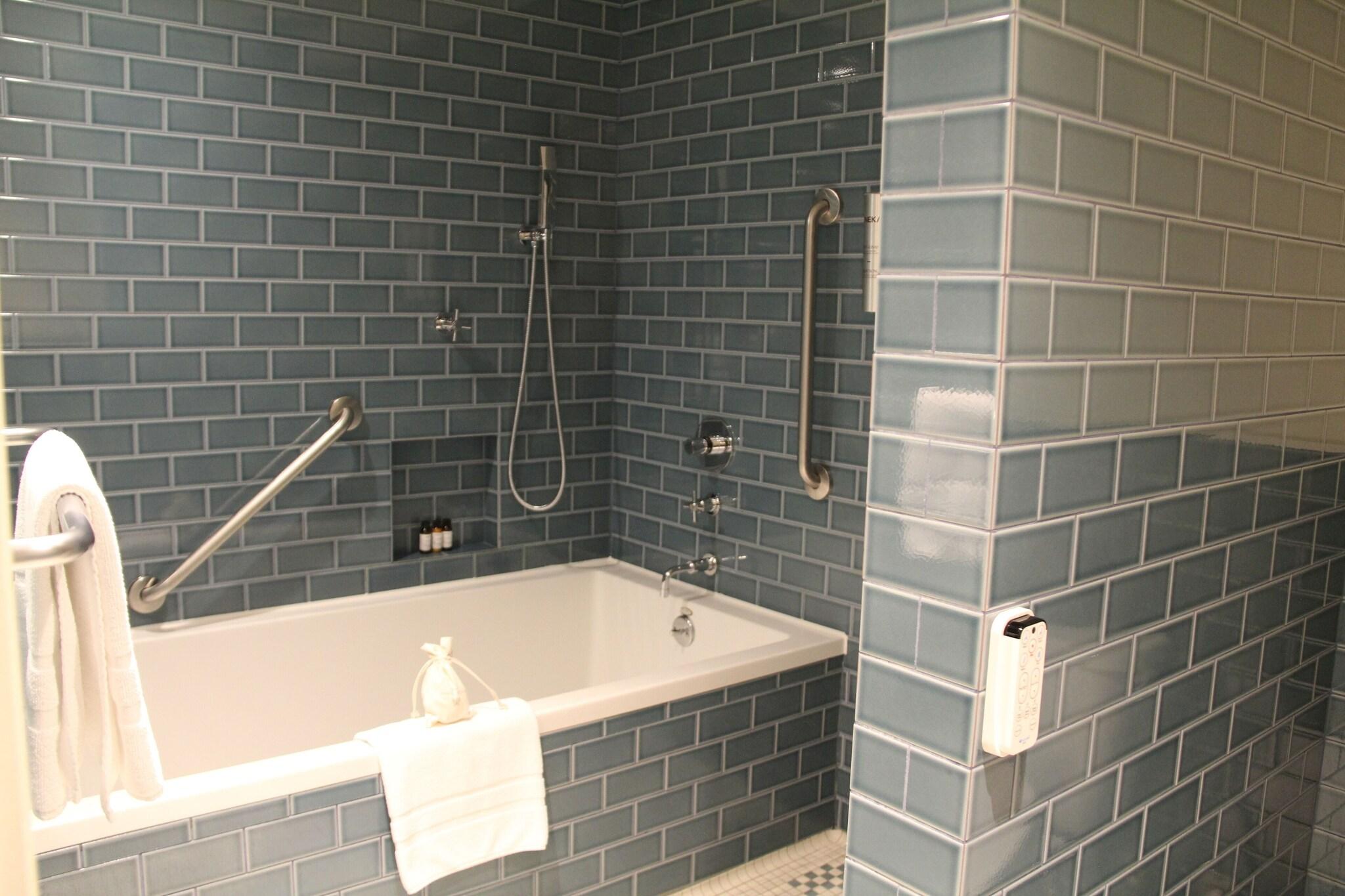 Junior Suite Queen Size Bed