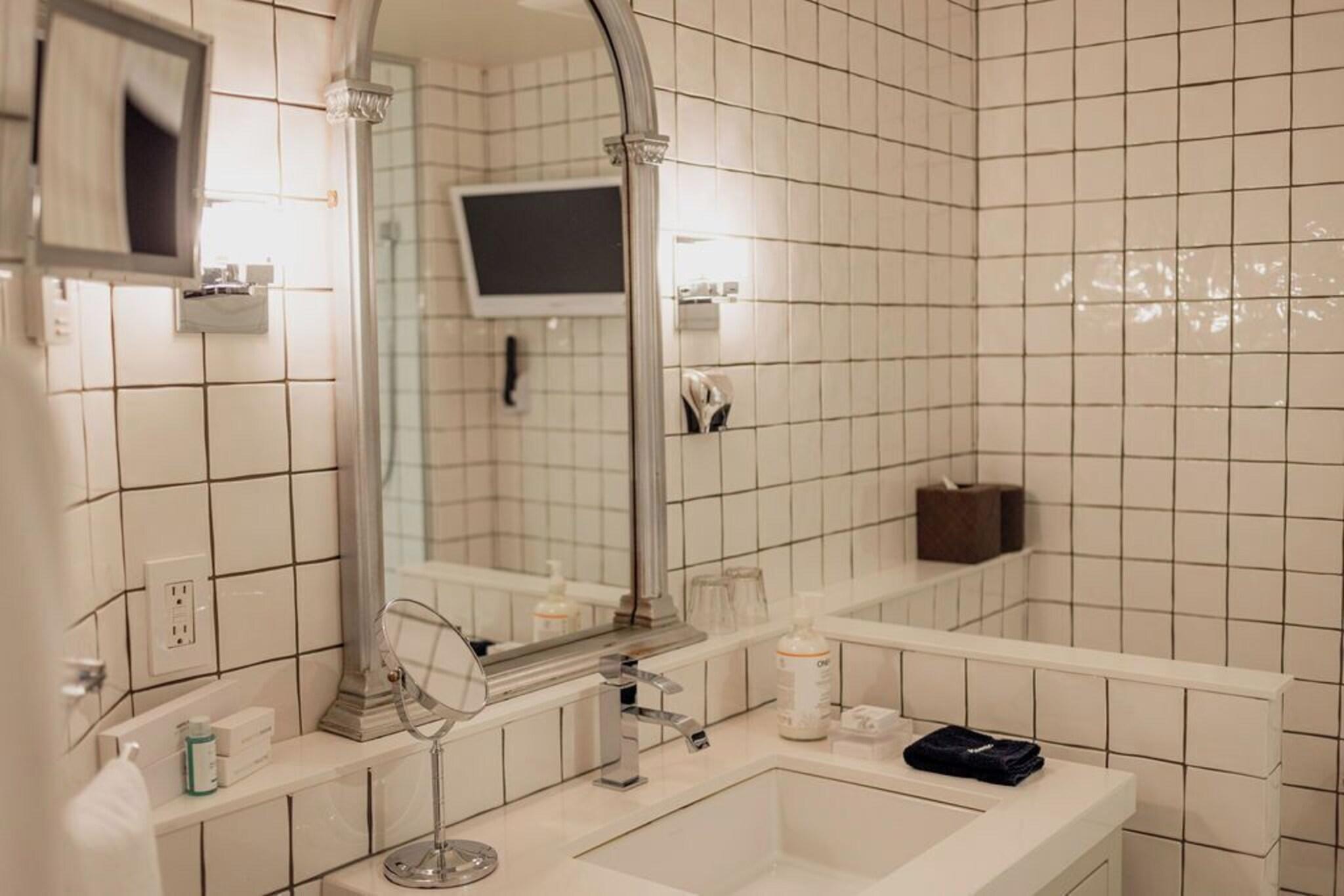 Junior Suite Queen Size Bed