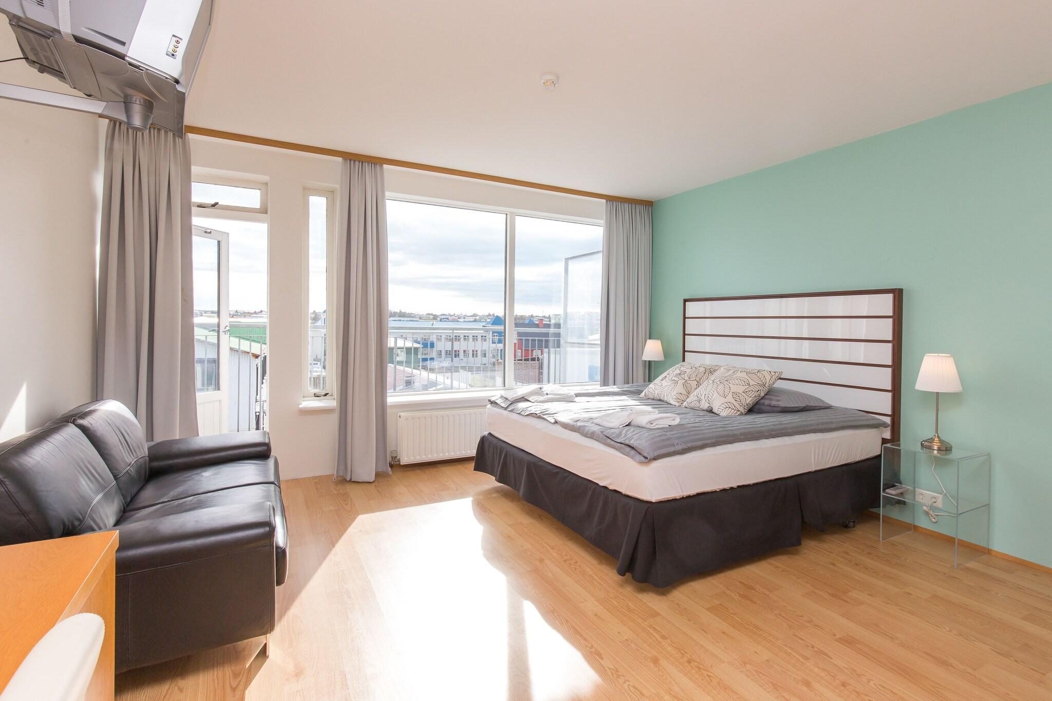 Double Deluxe One Bed