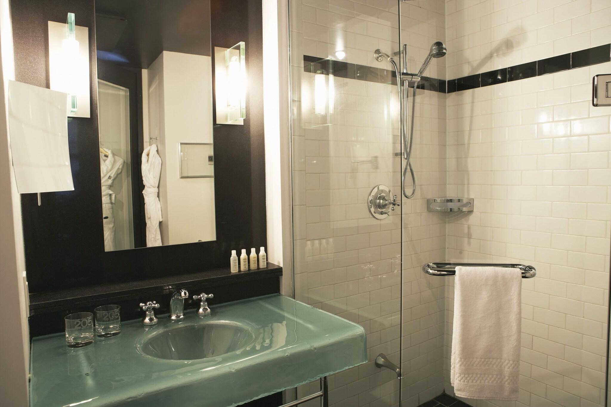 Double Classic Queen Bed