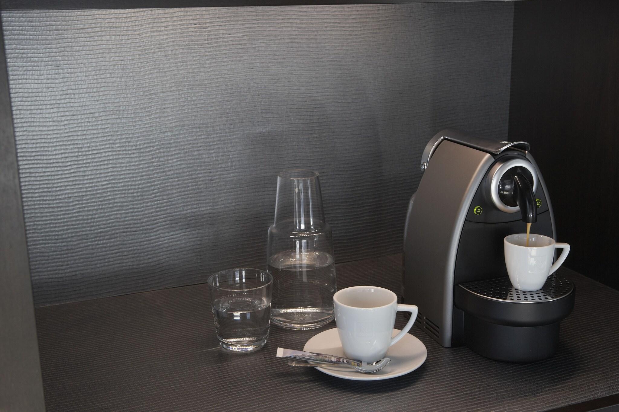 Double Classic Queen Bed