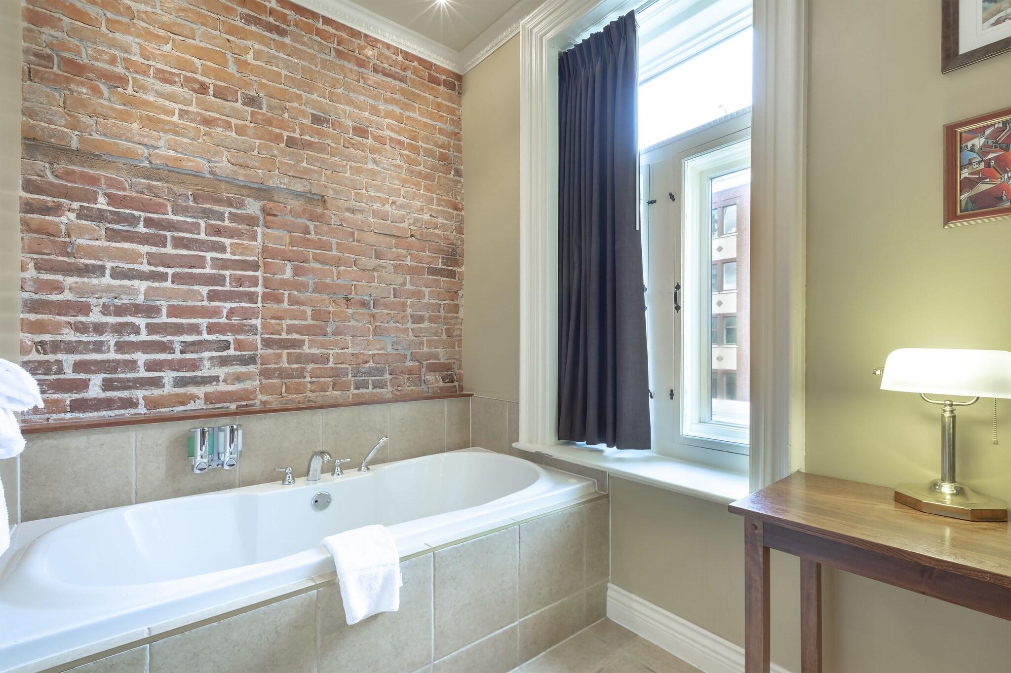 Double Deluxe Queen Bed