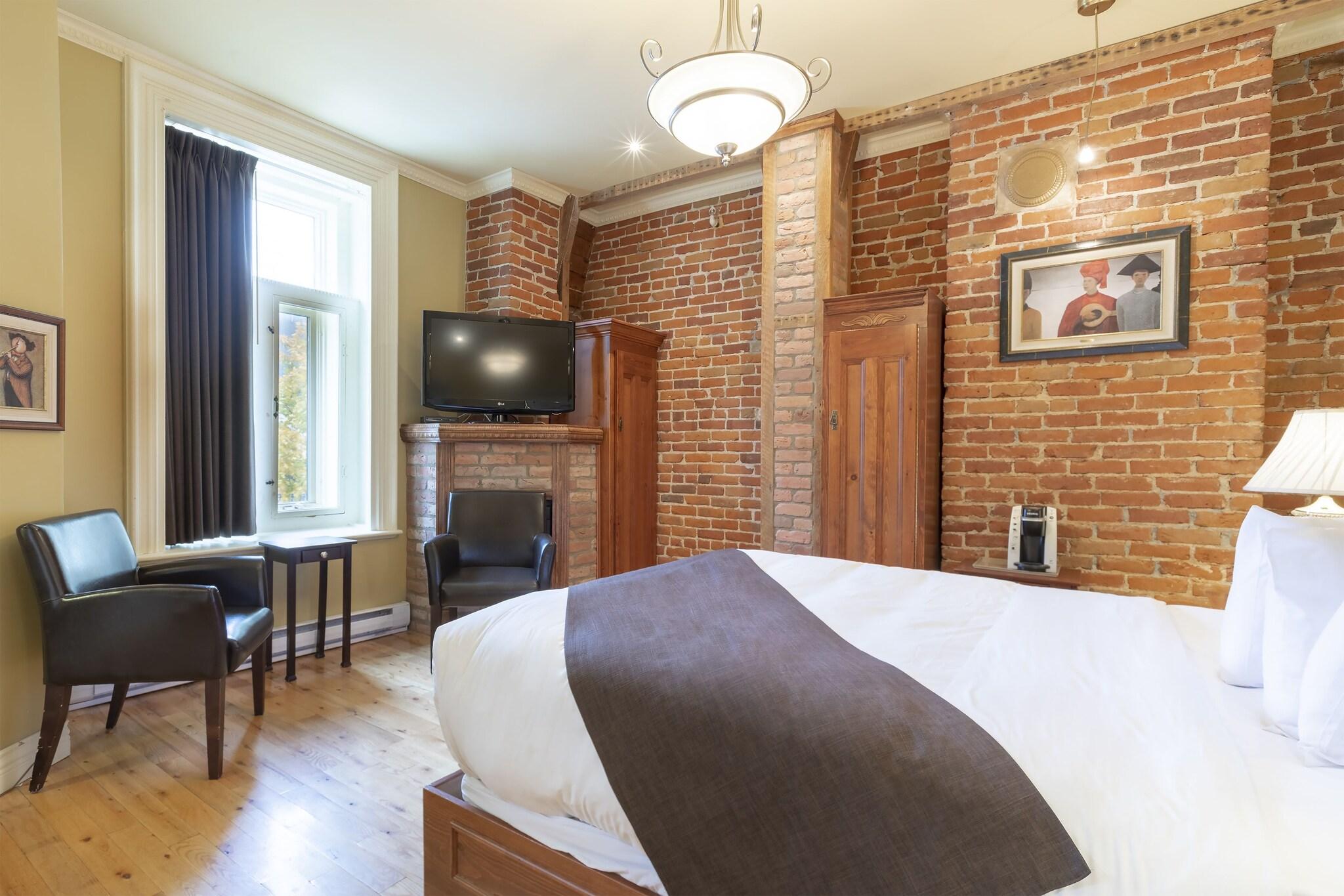 Double Deluxe Queen Bed