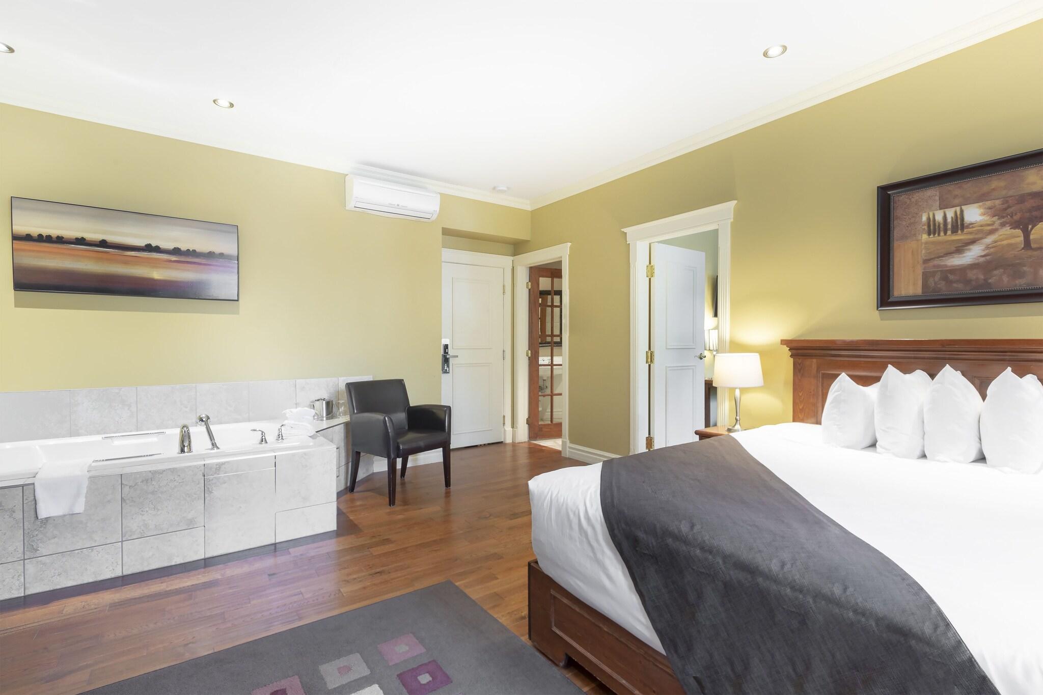 Junior Suite Queen Size Bed