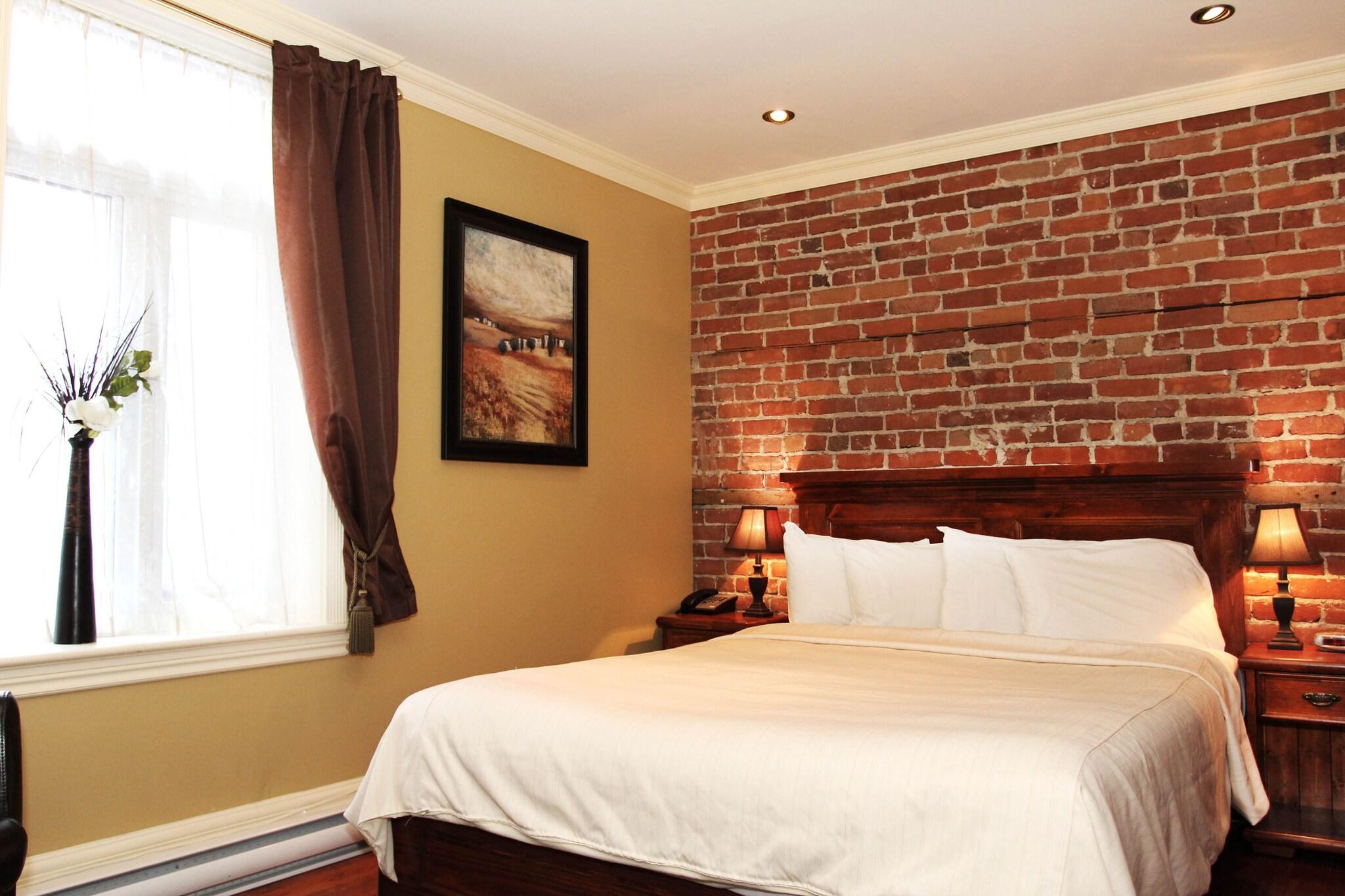 Double Deluxe Queen Bed