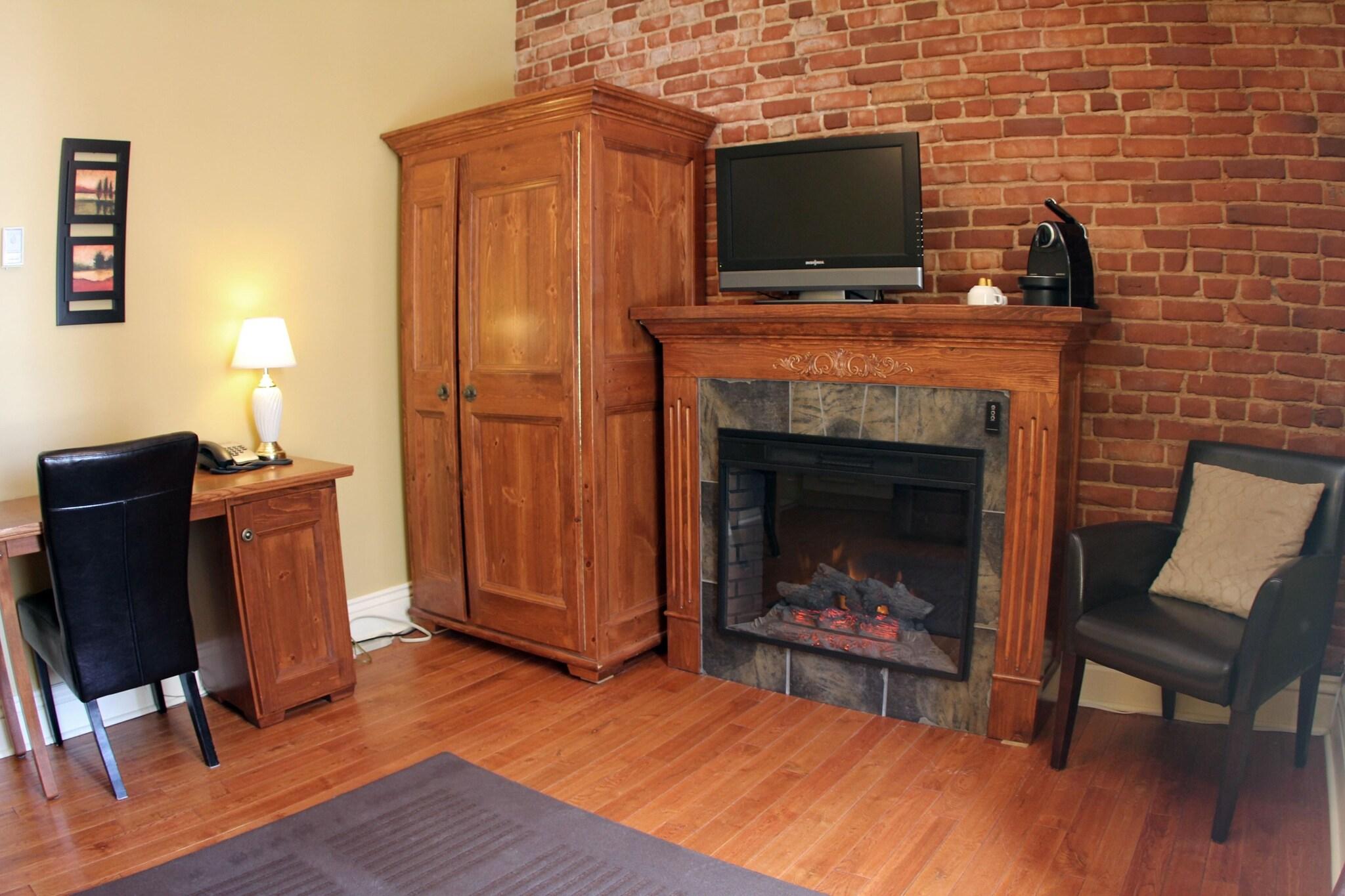 Double Deluxe Queen Bed