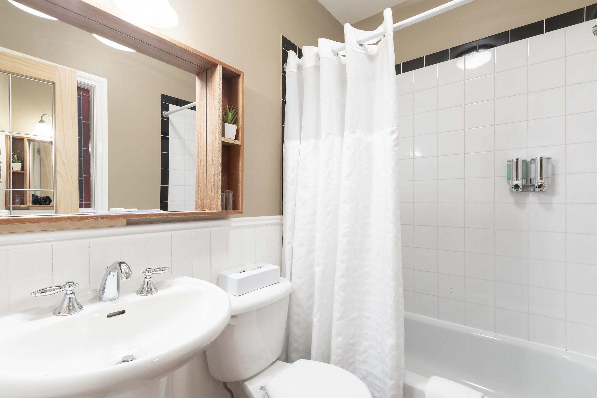 Double or Twin Superior Queen Bed