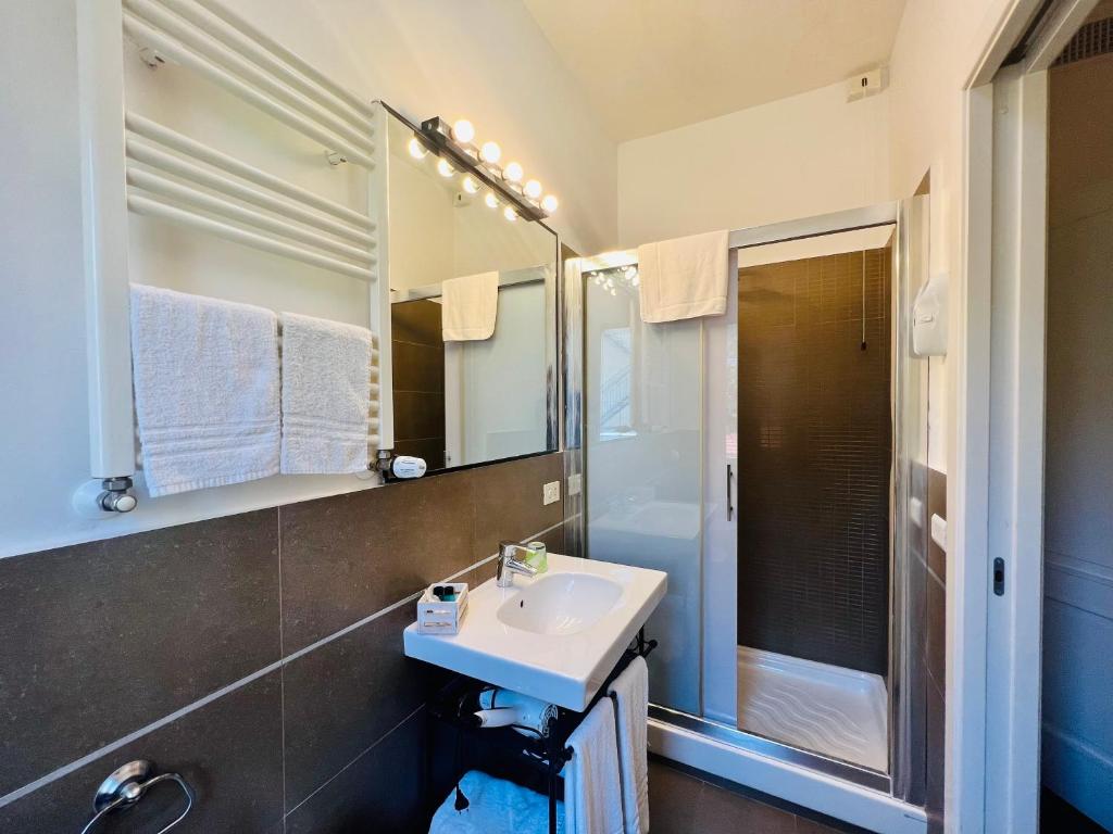 Double Queen Size Bed