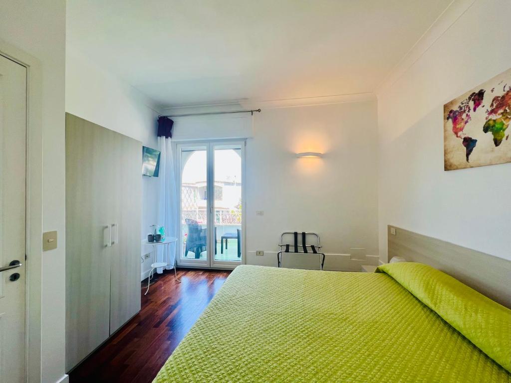 Double Queen Size Bed