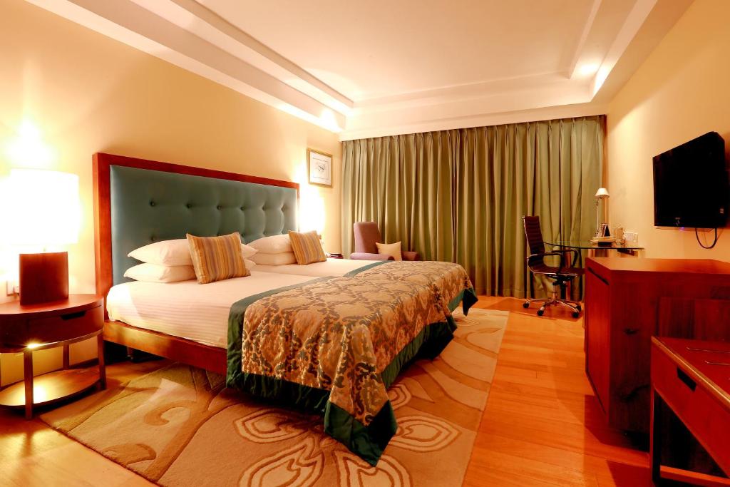 Double Deluxe Queen Bed