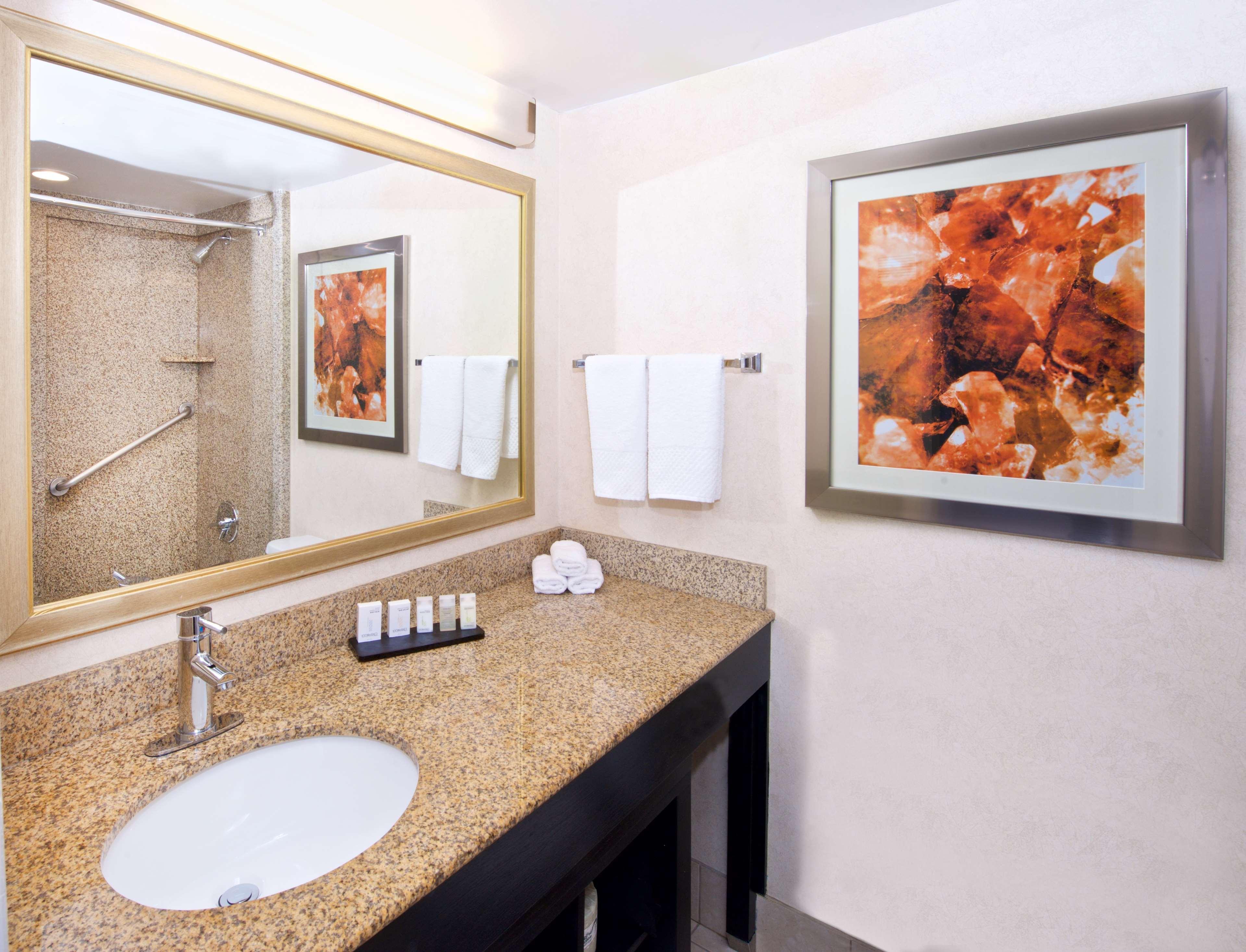 Suite Two Queen Beds Non Smoking