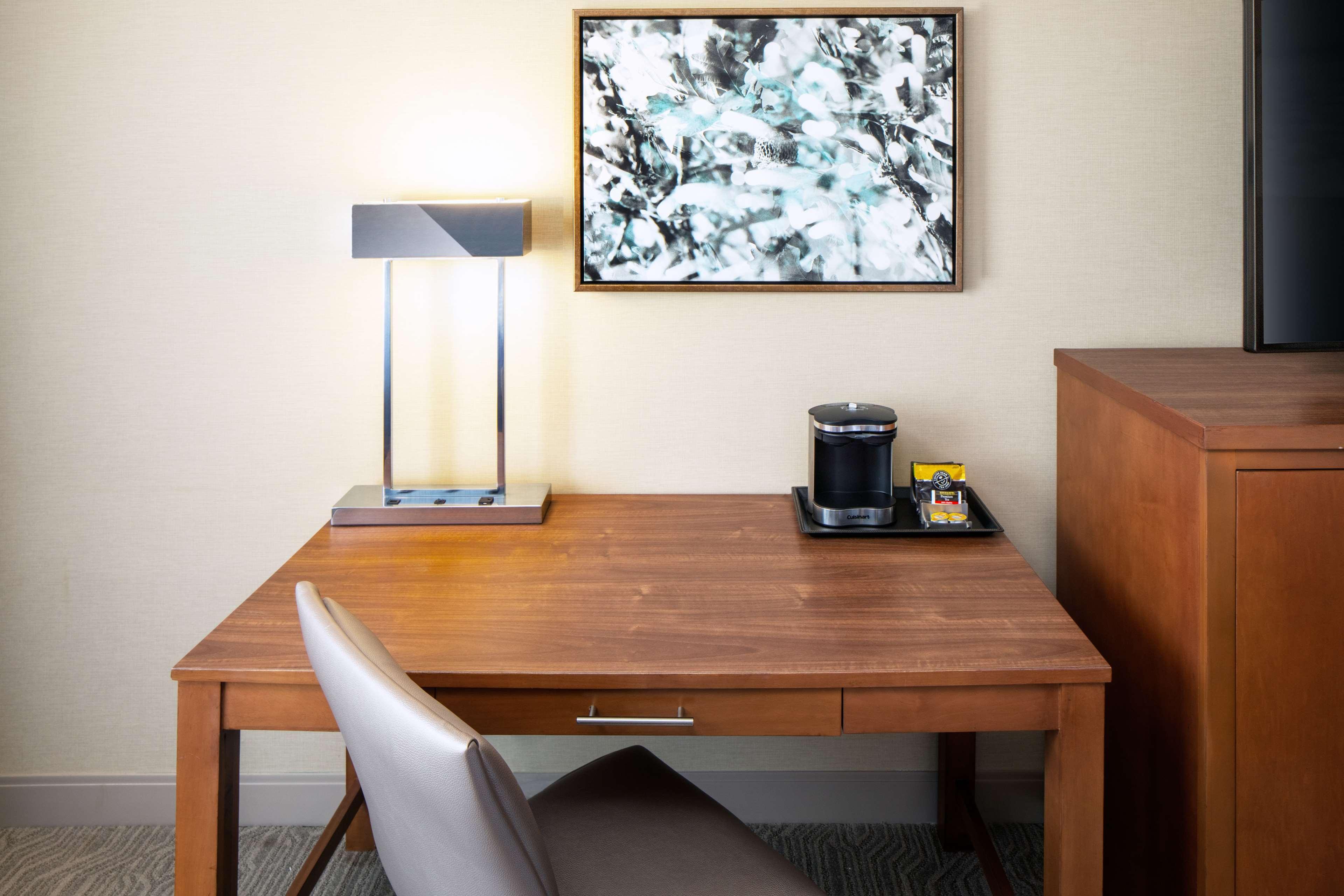 Suite Accessible King Size Bed