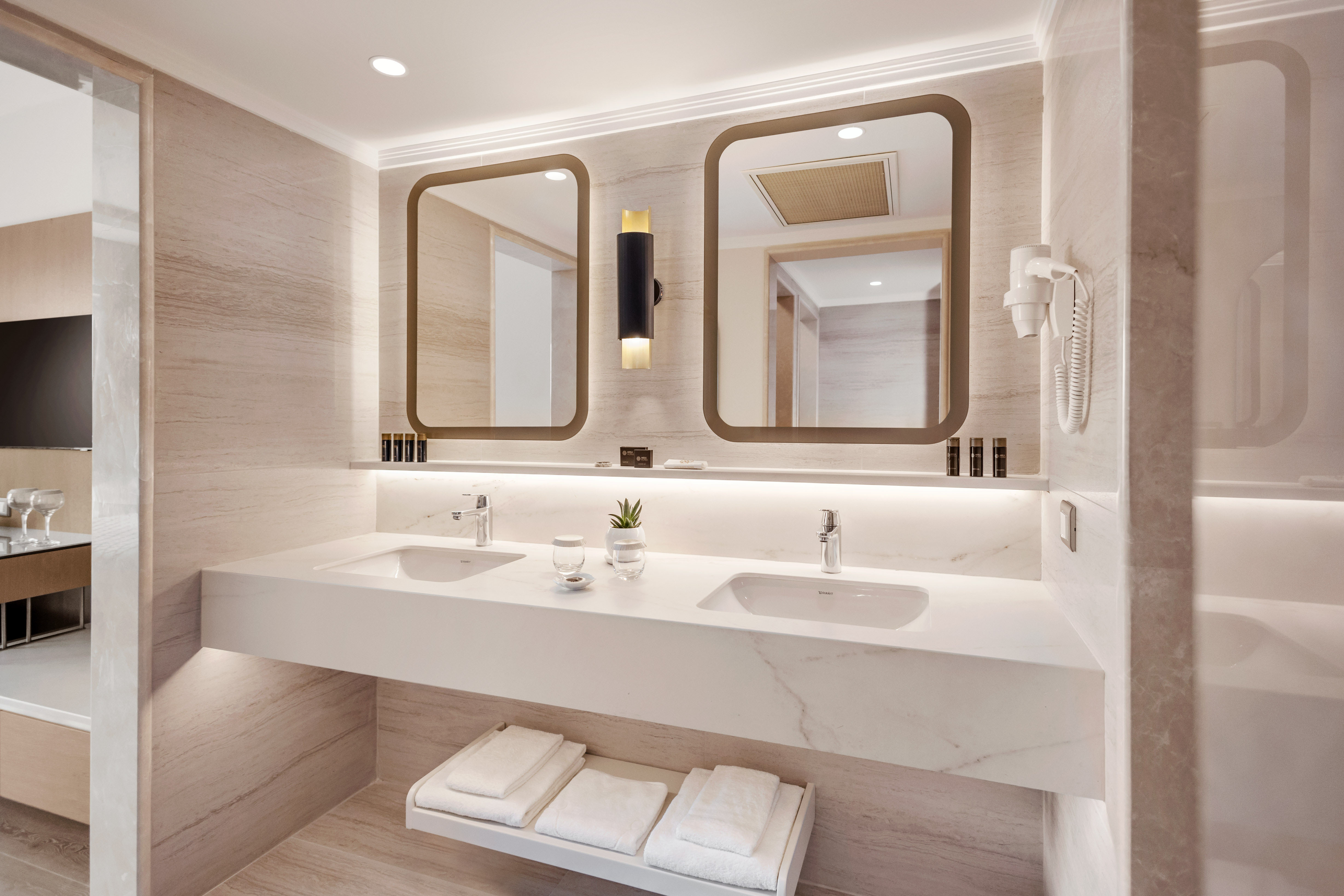 Family Room Deluxe Land View