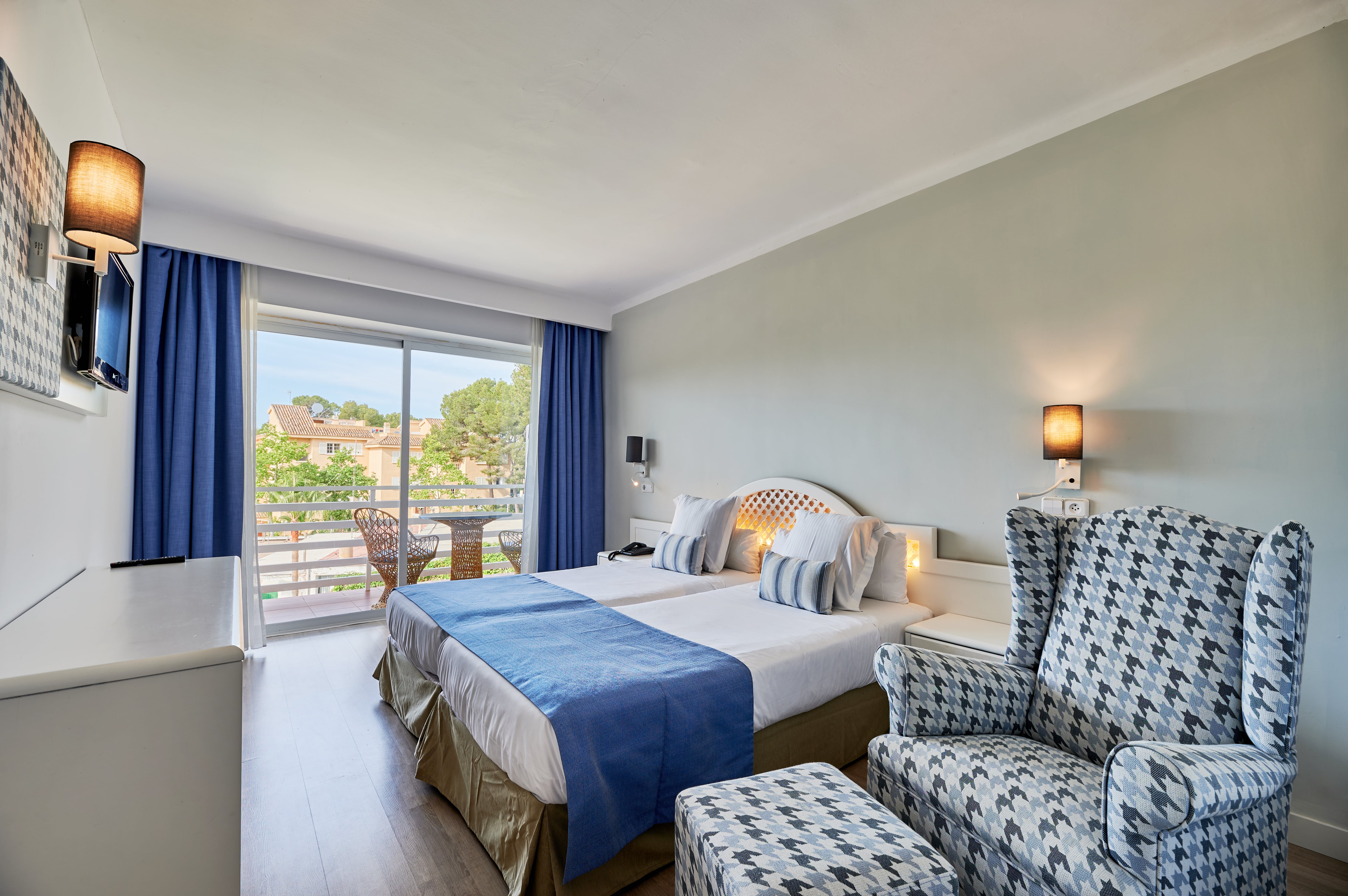 Double Single Pool View