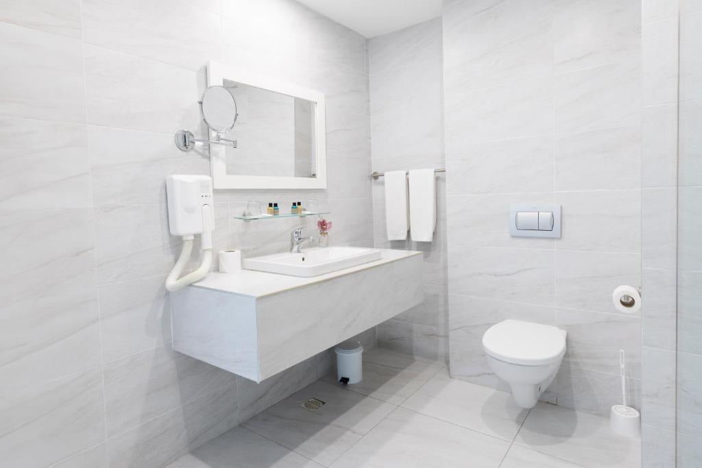 Family Room Pool View