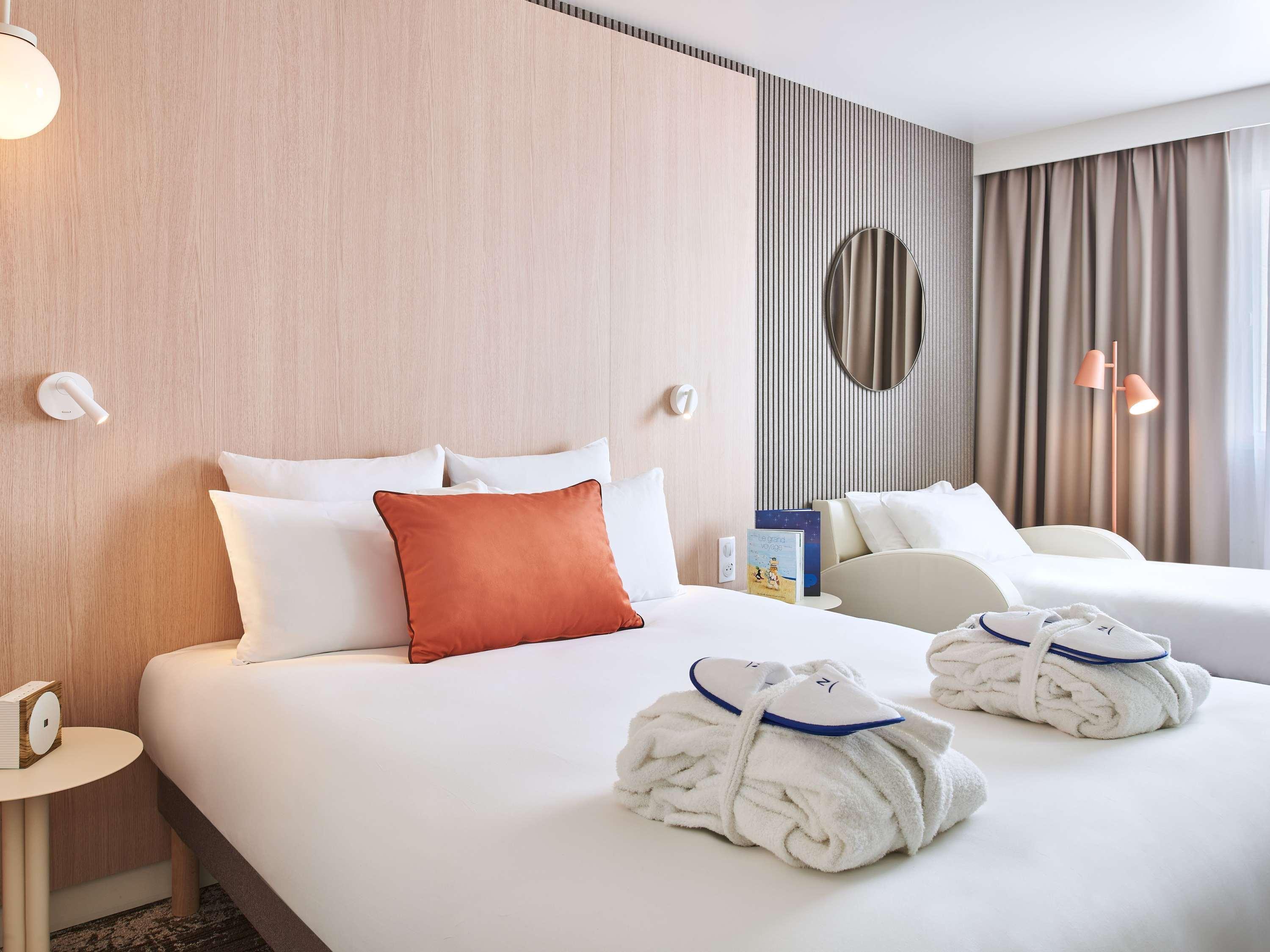 Double Executive Queen Bed