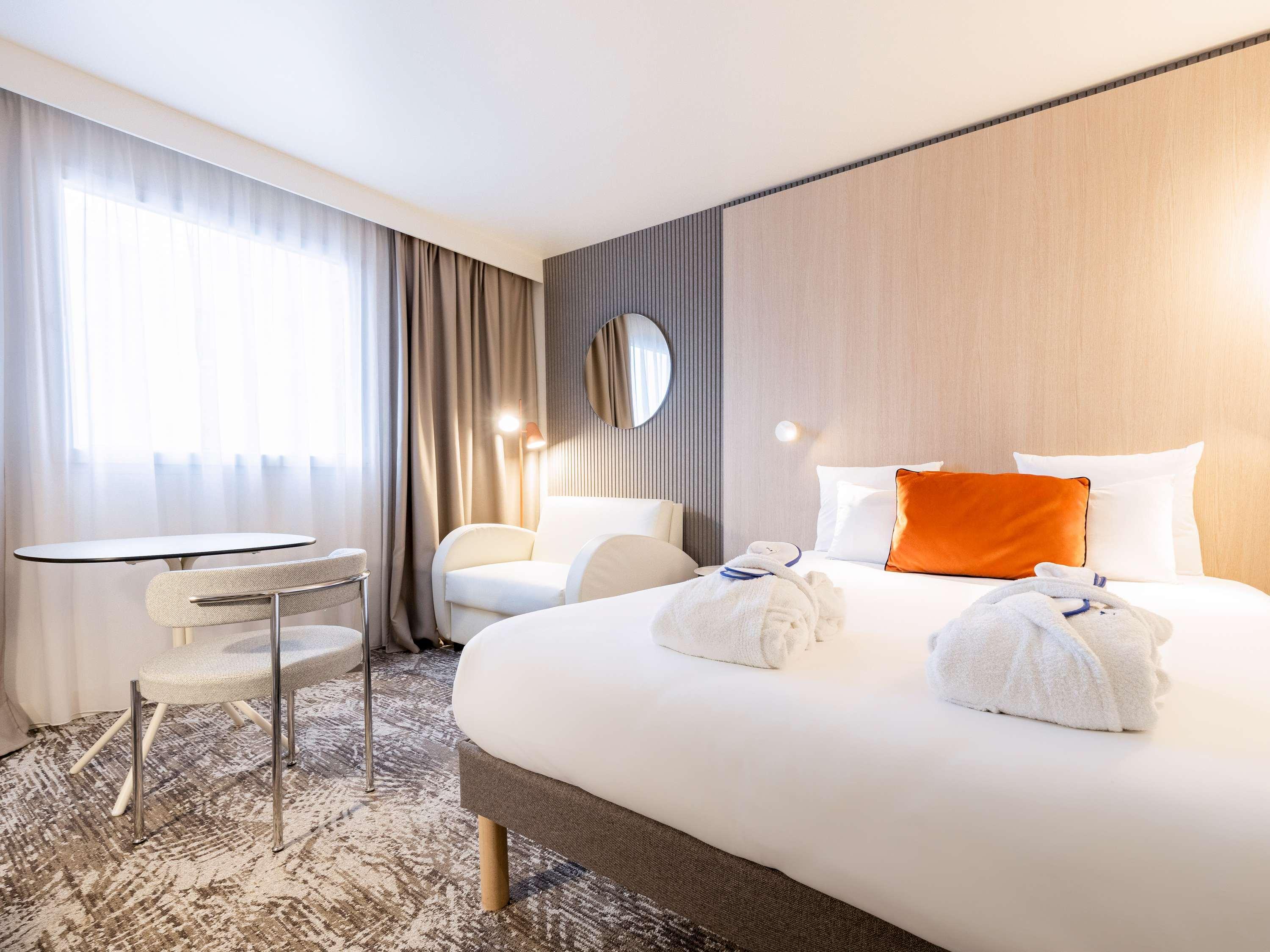 Double Executive Queen Bed