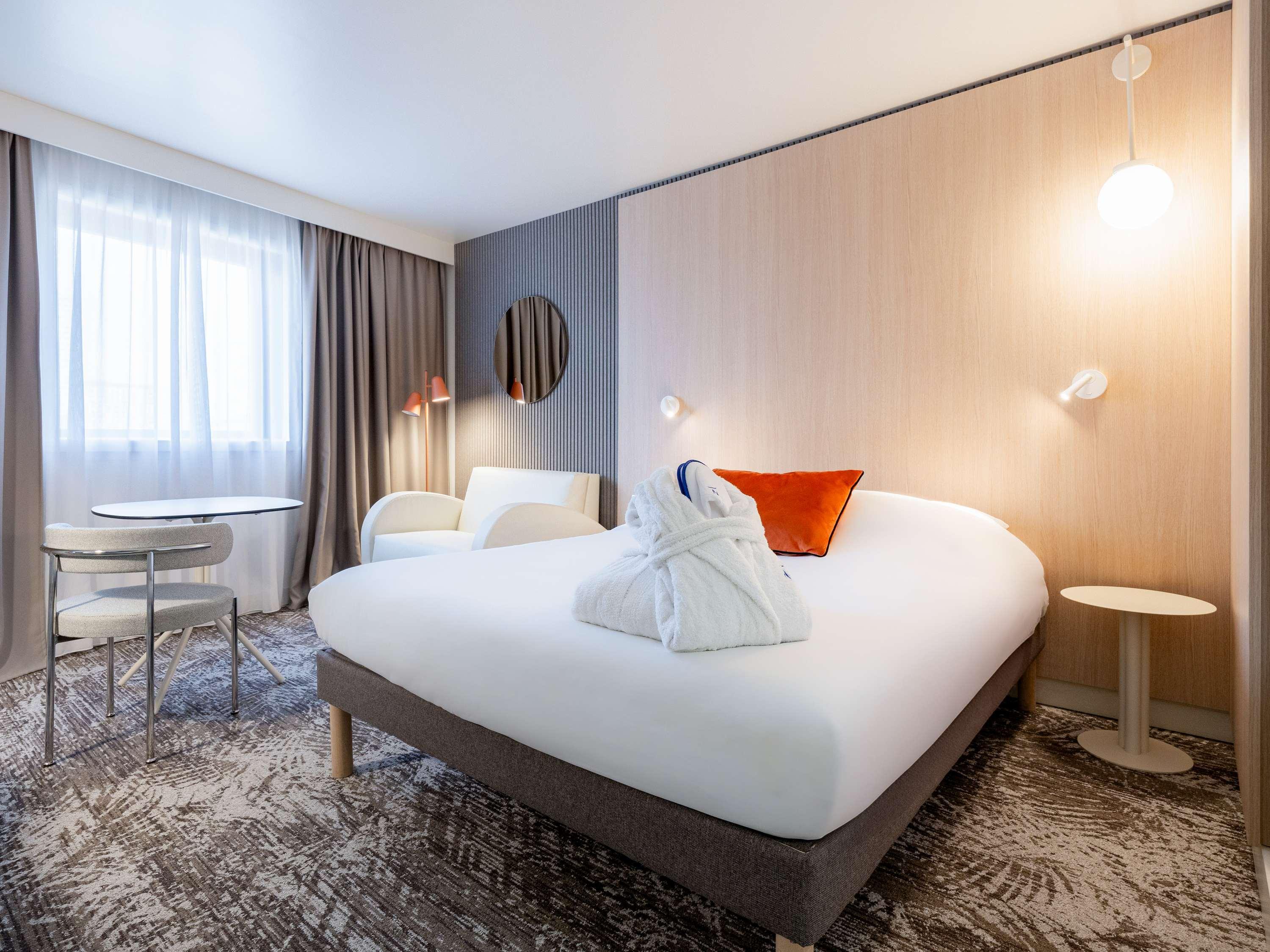 Double Executive Queen Bed