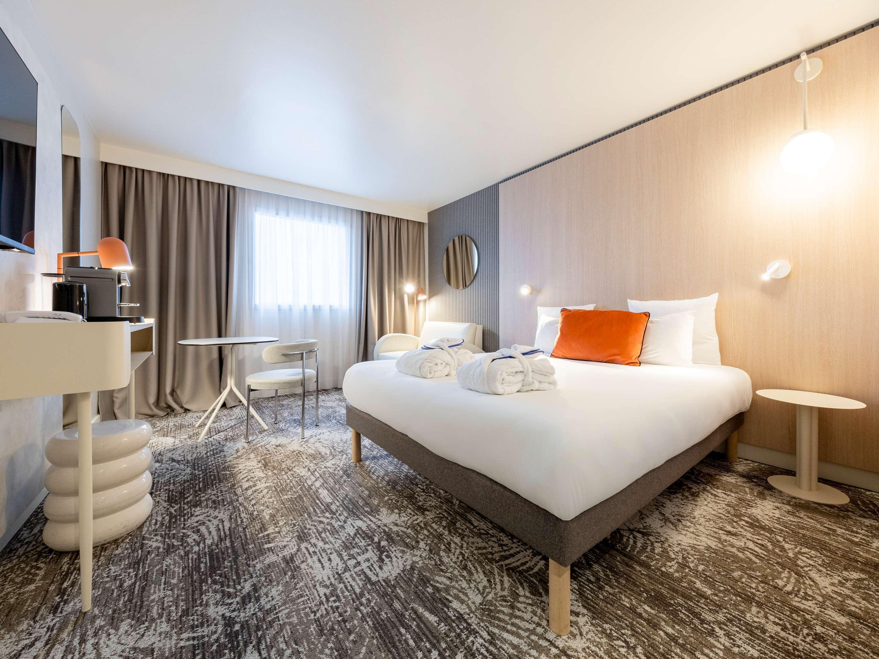 Double Executive Queen Bed