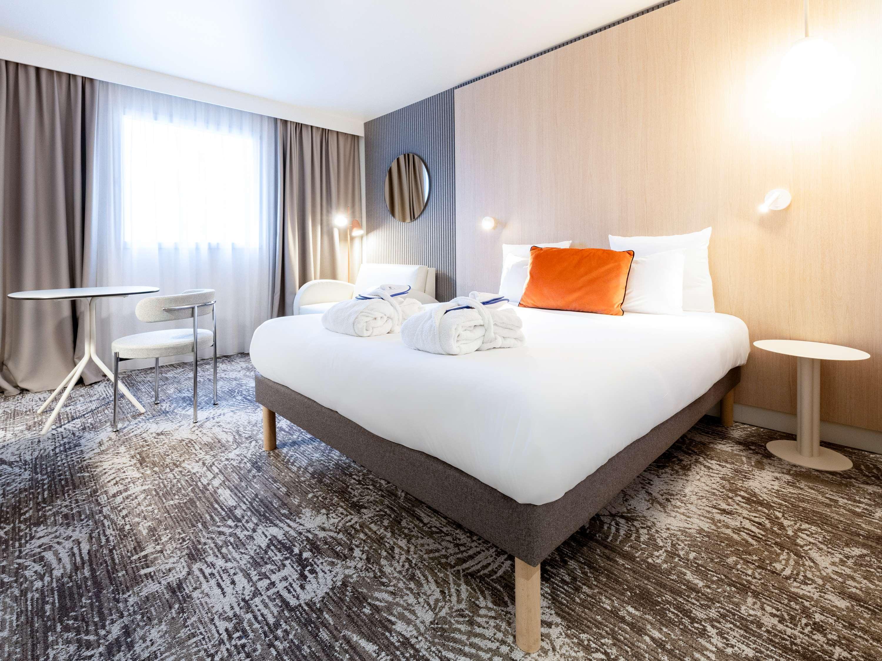 Double Executive Queen Bed