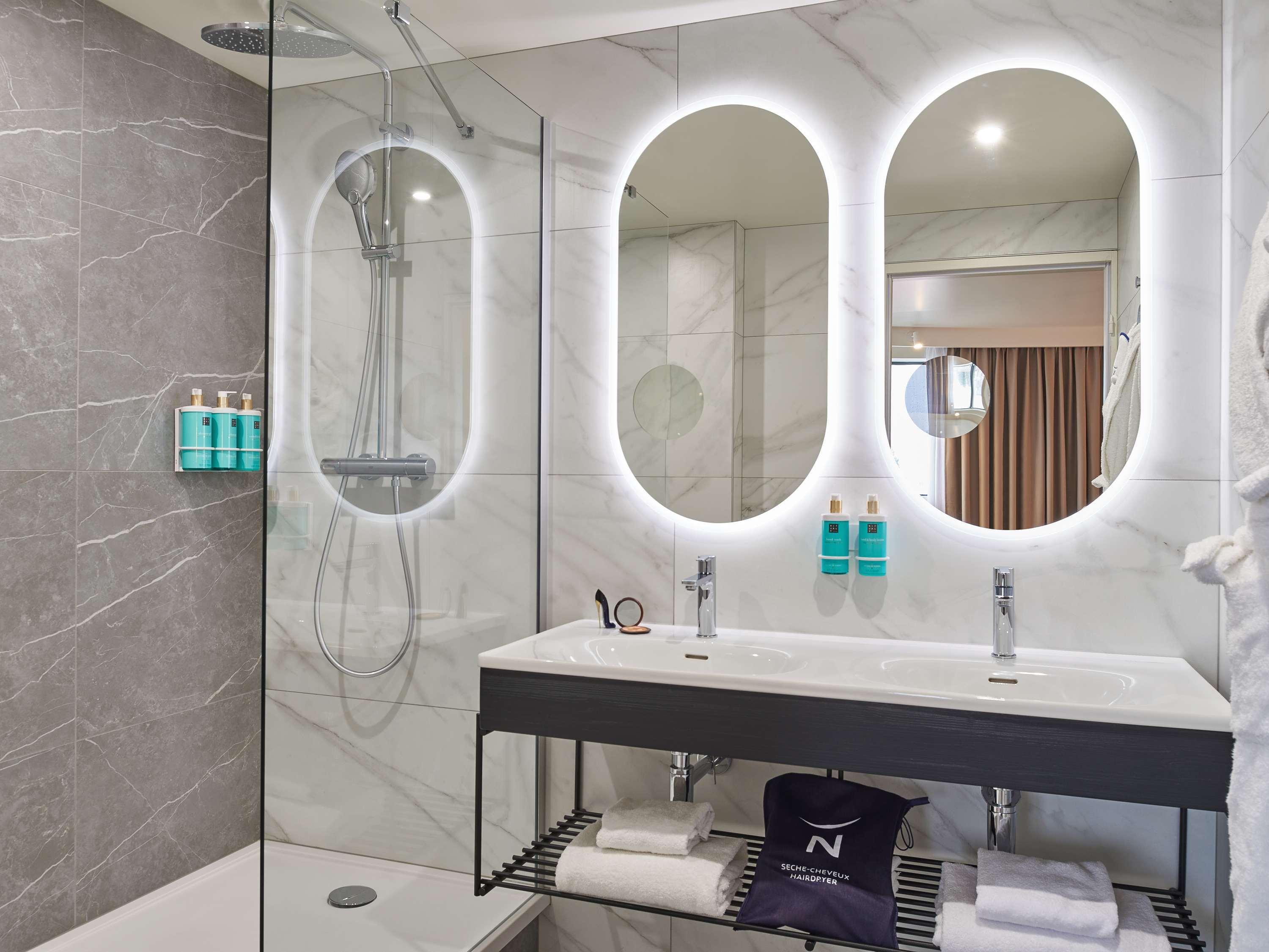 Double Executive Queen Bed