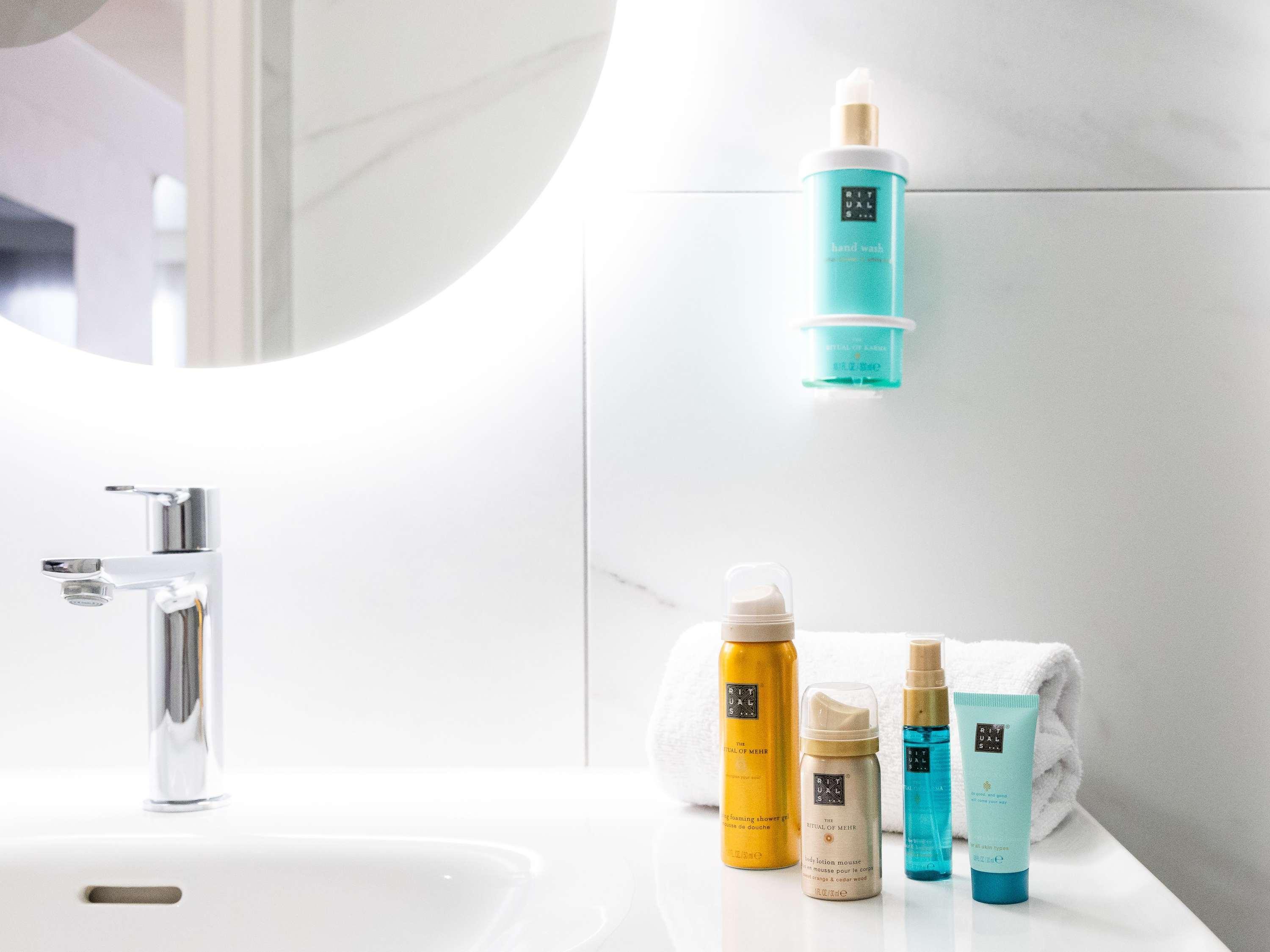 Double Executive Queen Bed