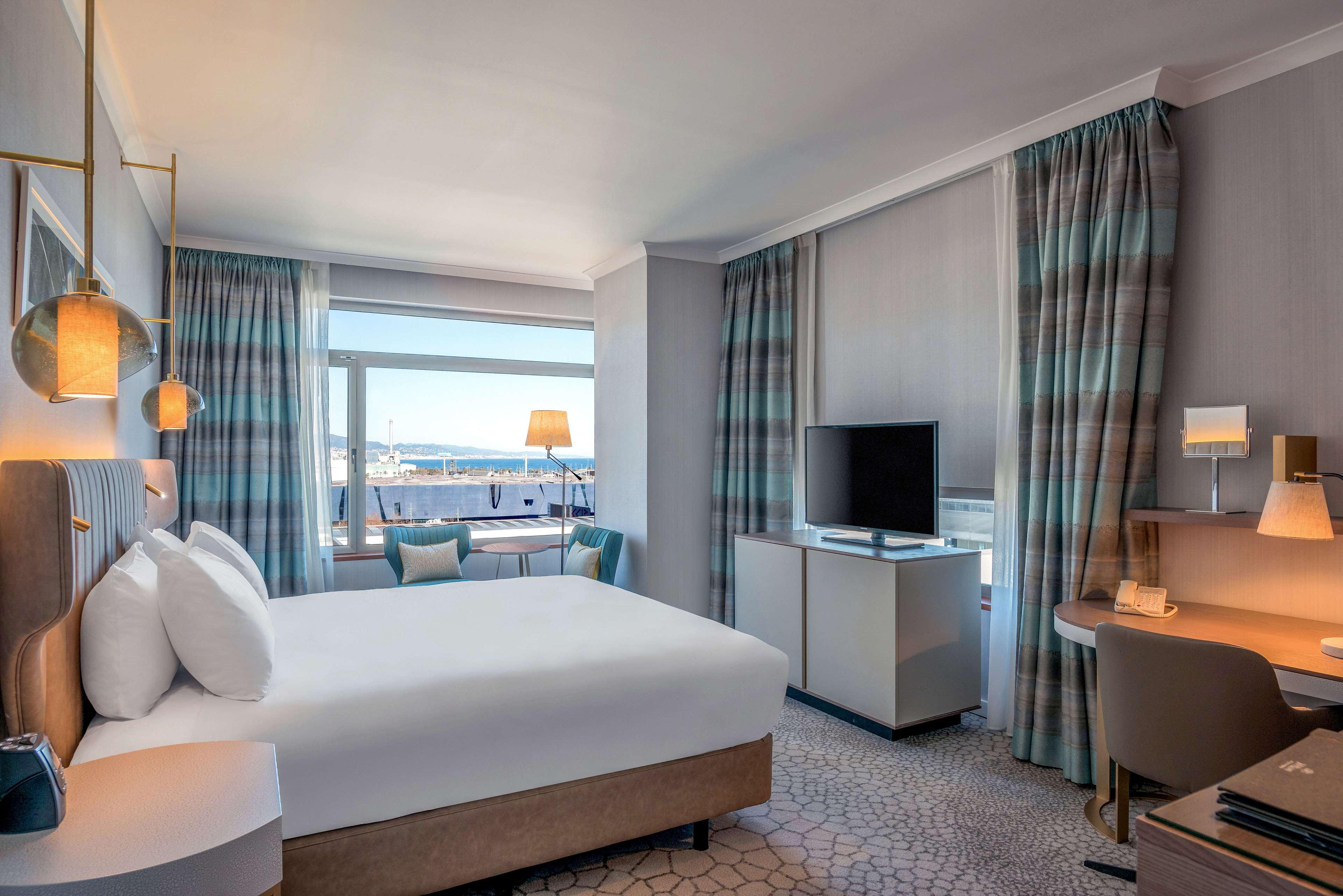 Double Deluxe King Bed