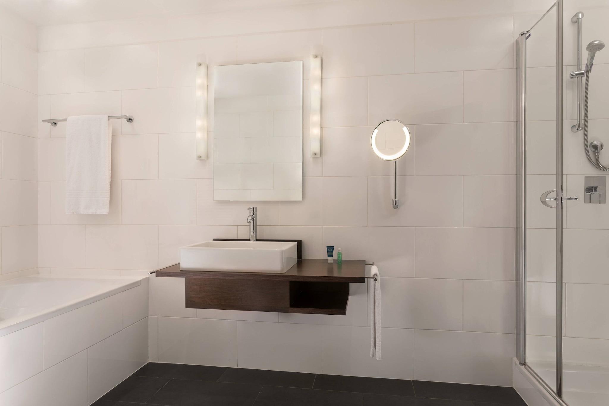 Suite Classic King Bed