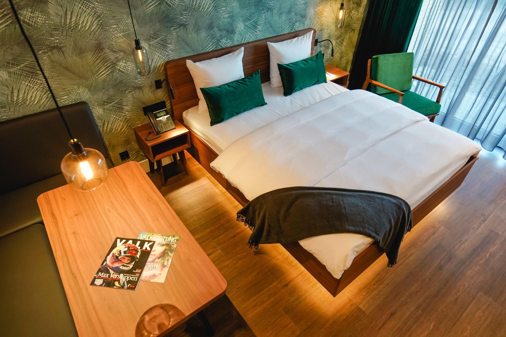 Double Deluxe King Bed