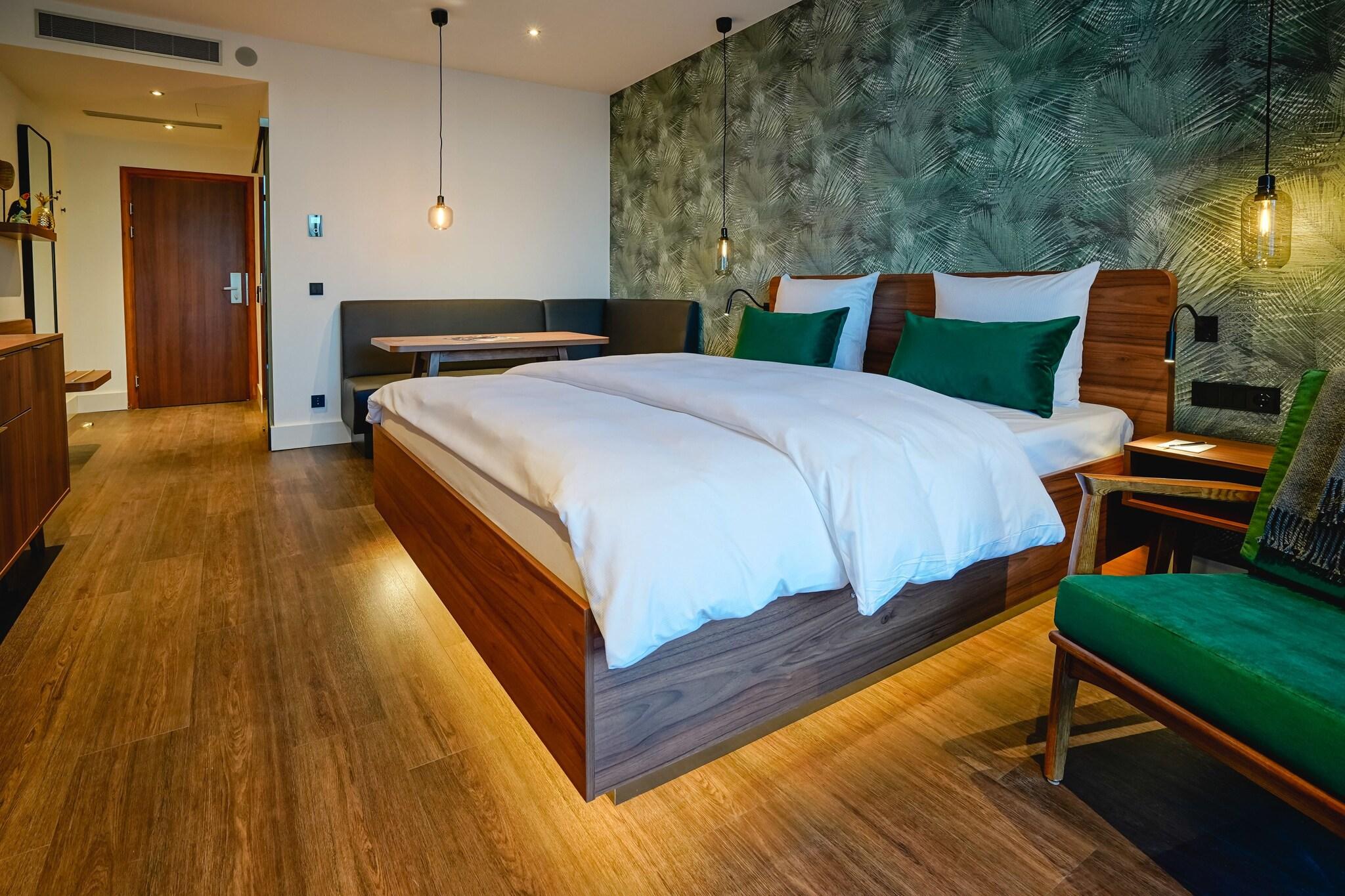 Double Deluxe King Bed