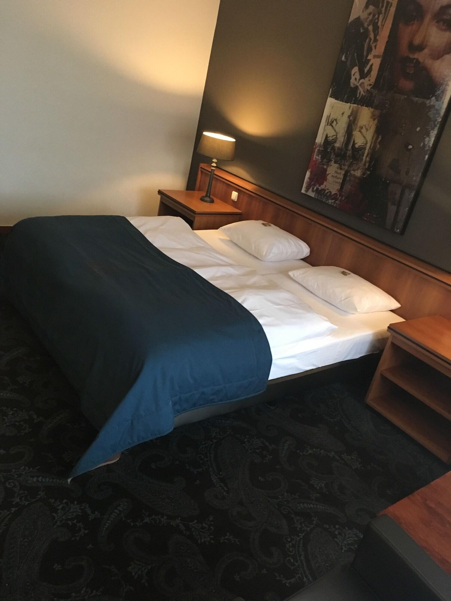 Double Classic Double Bed