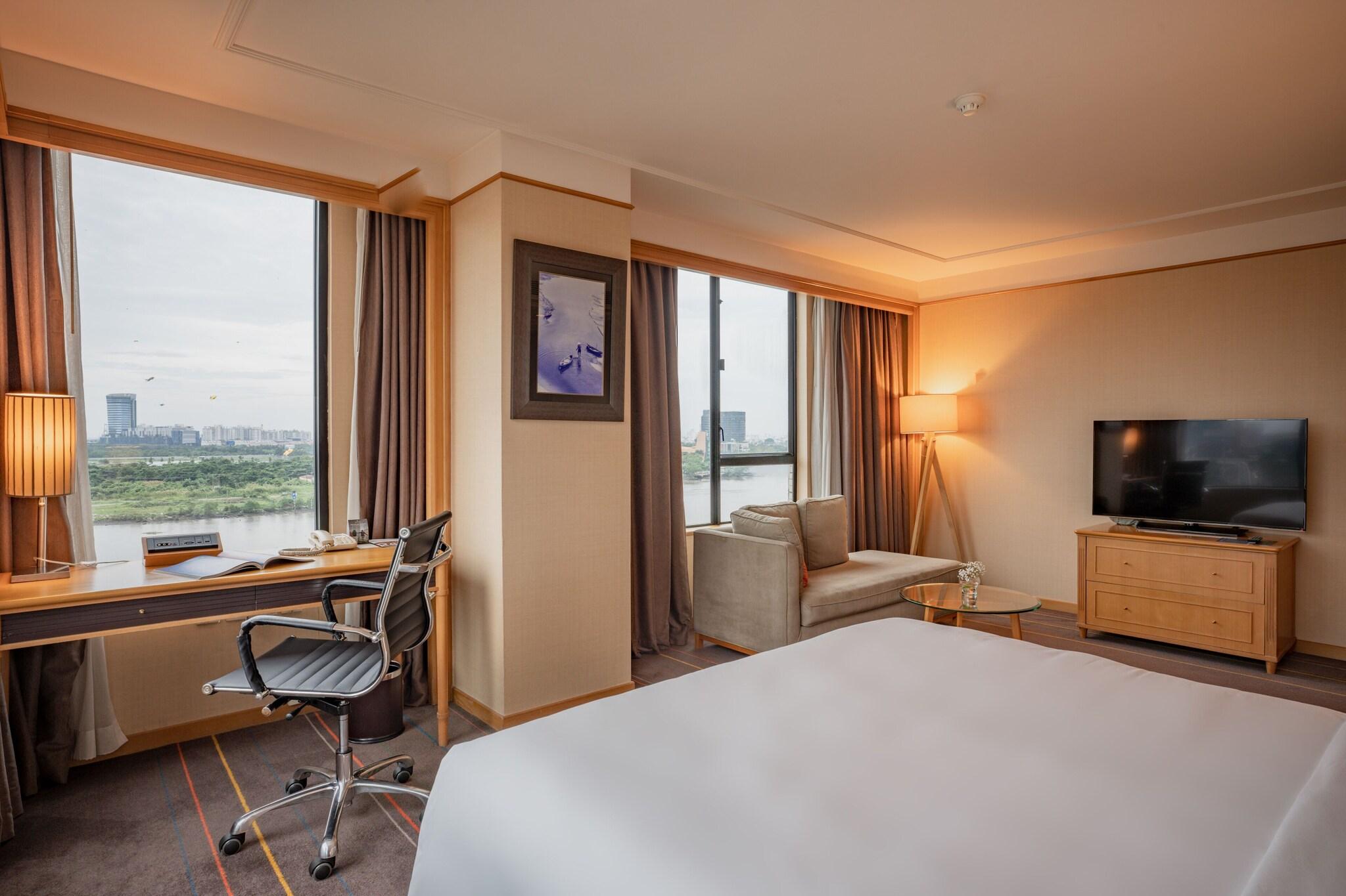 Studio Executive King Bed