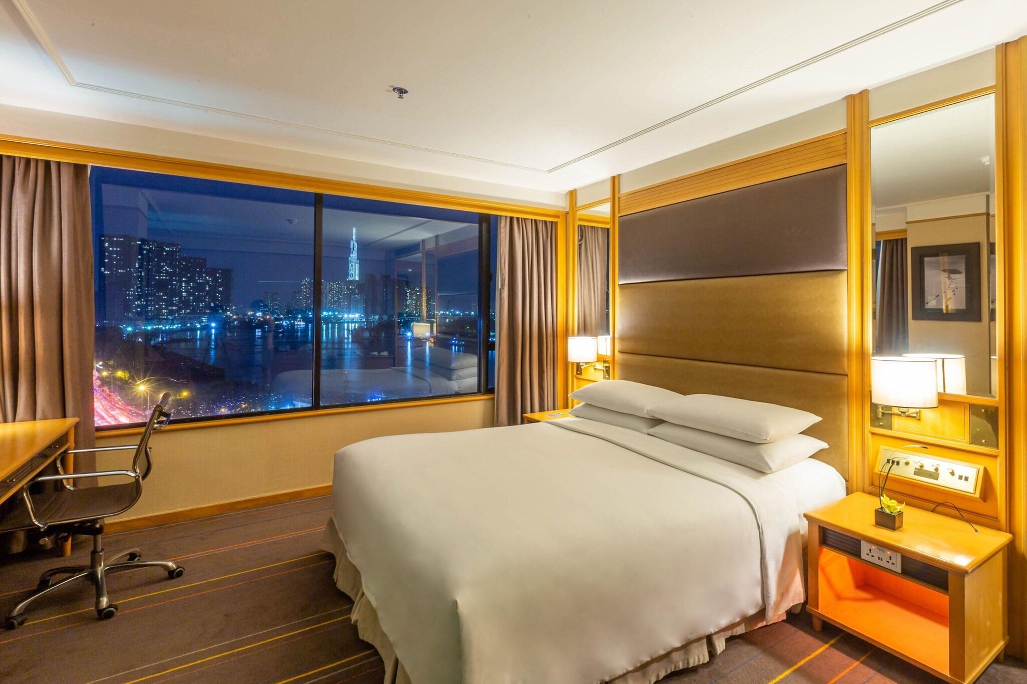 Studio Executive King Bed