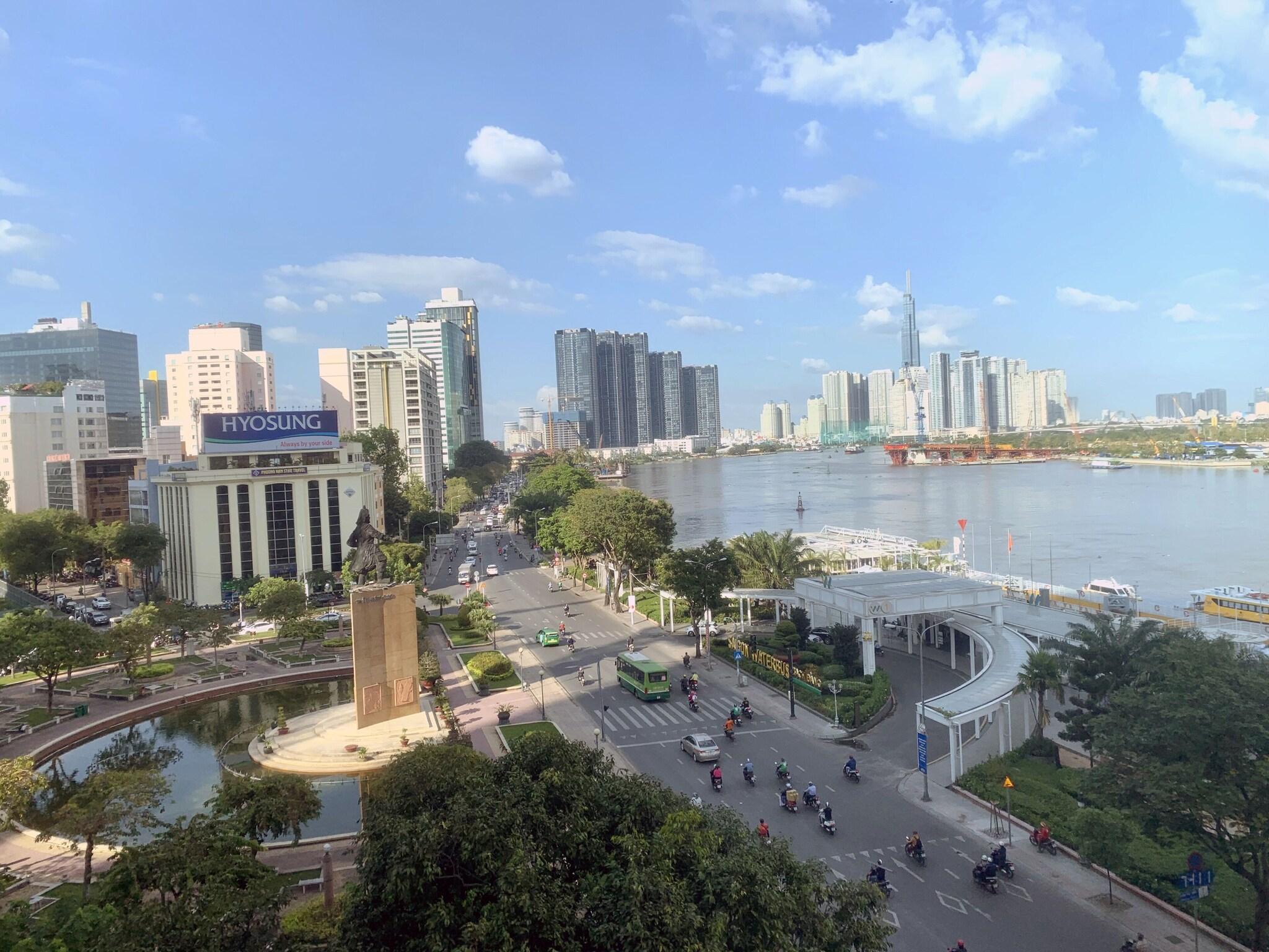 Double Club King Bed