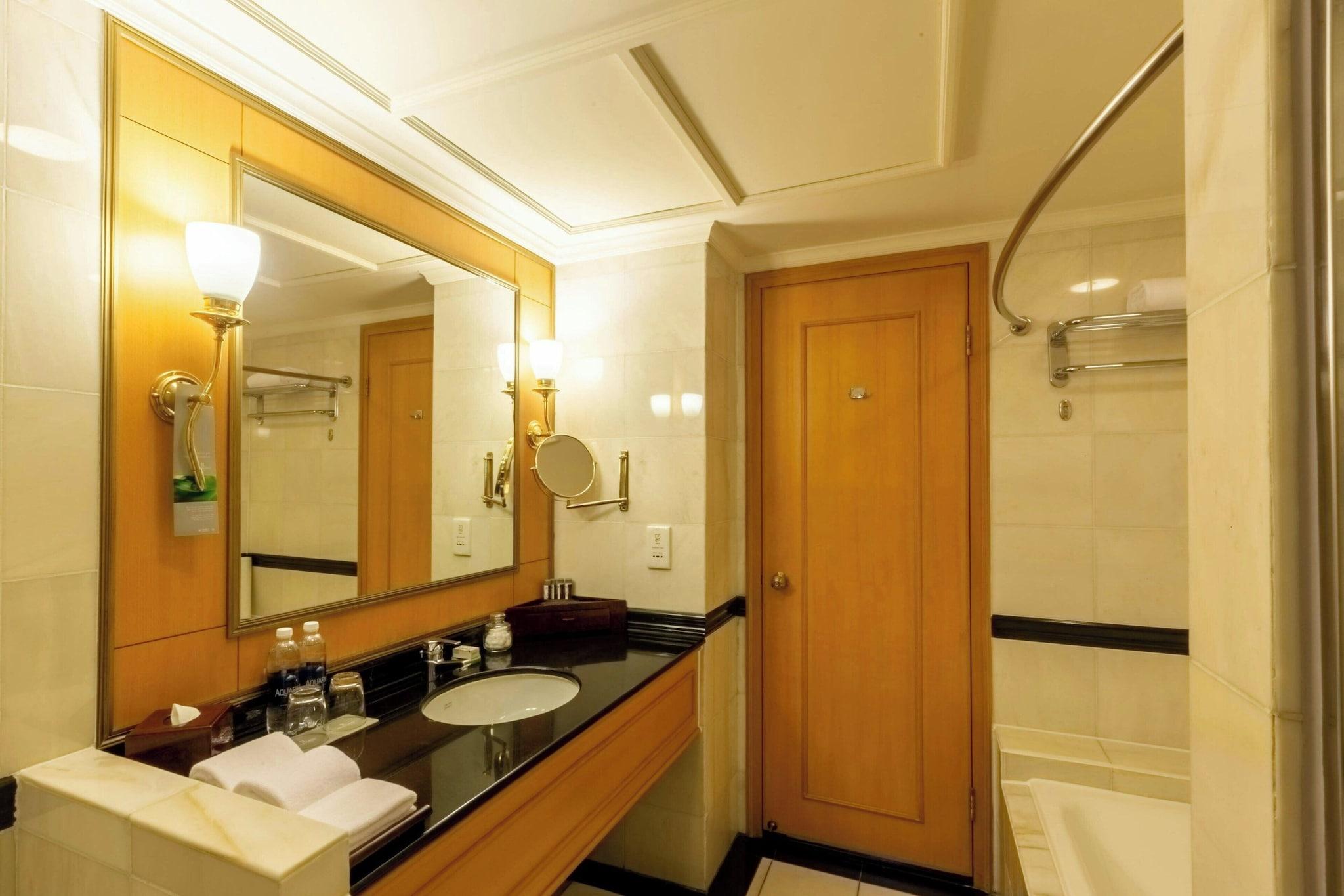 Double Club King Bed