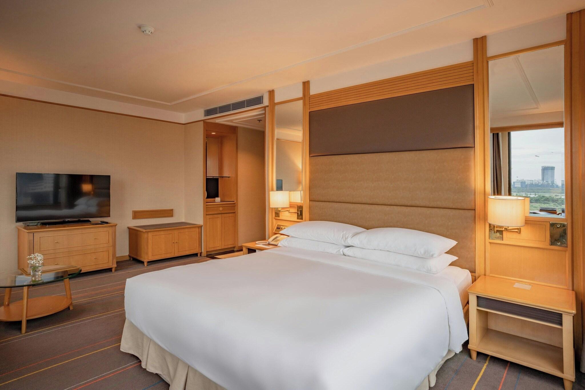 Double Club King Bed