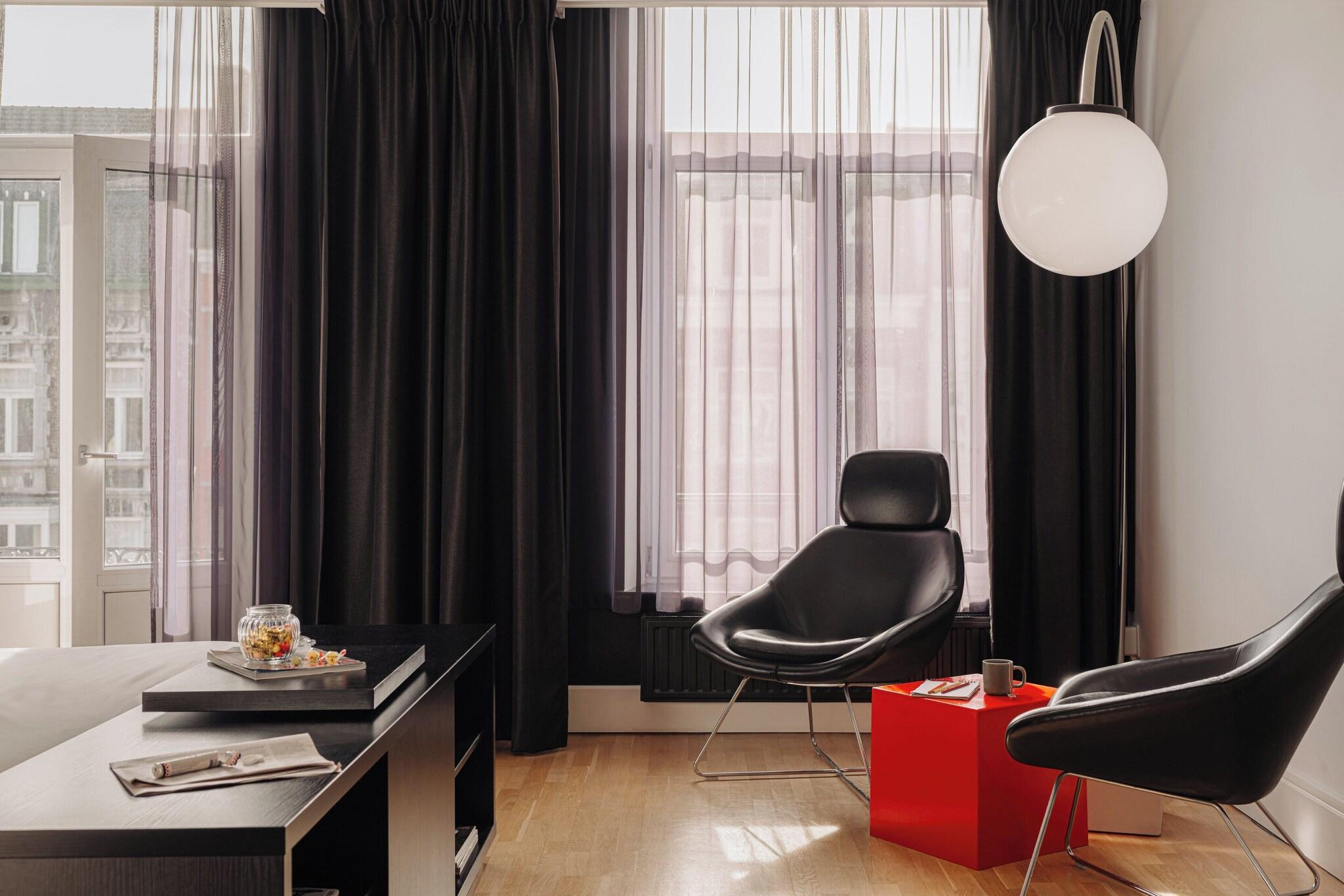 Family Room Queen Size Bed