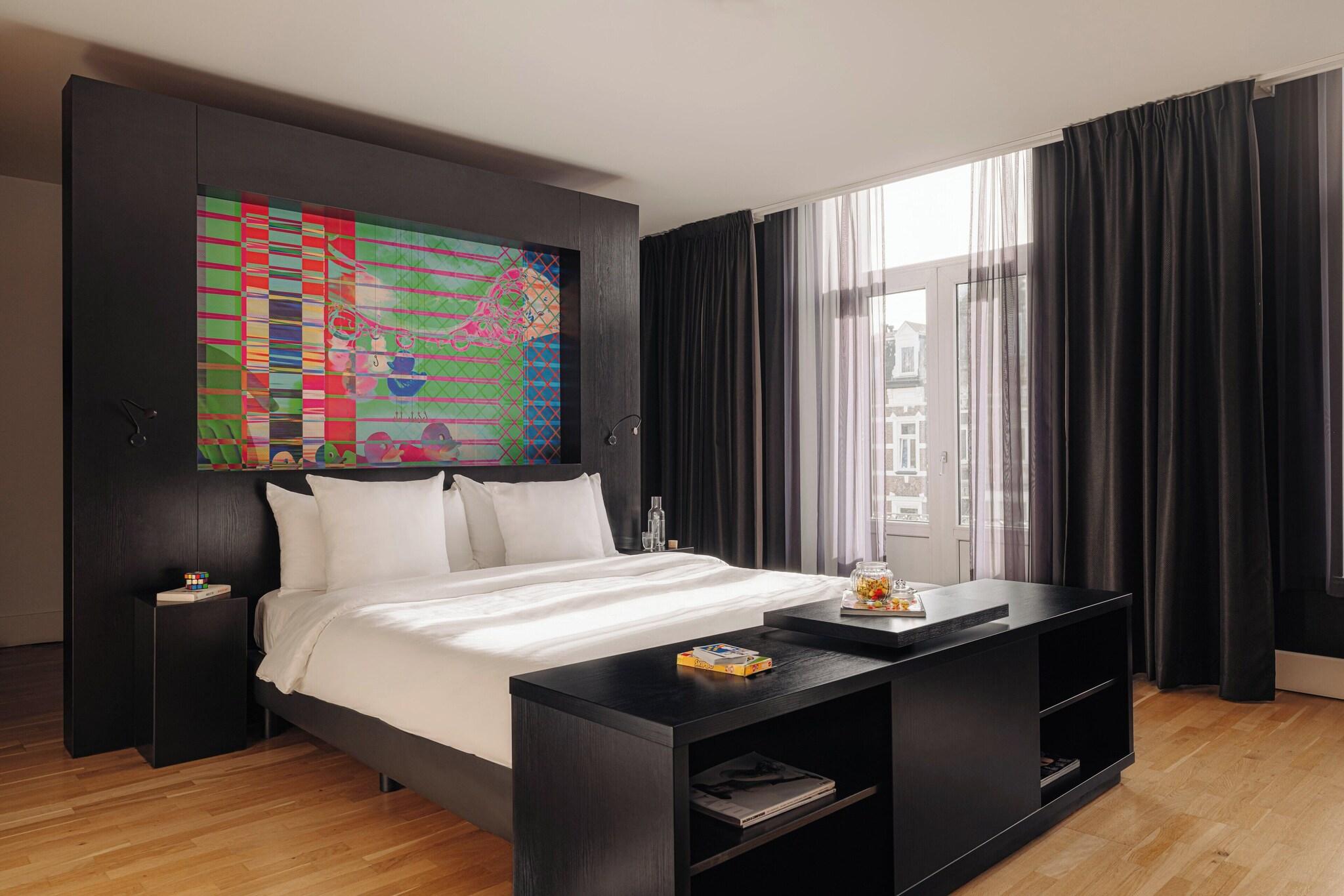 Family Room Queen Size Bed