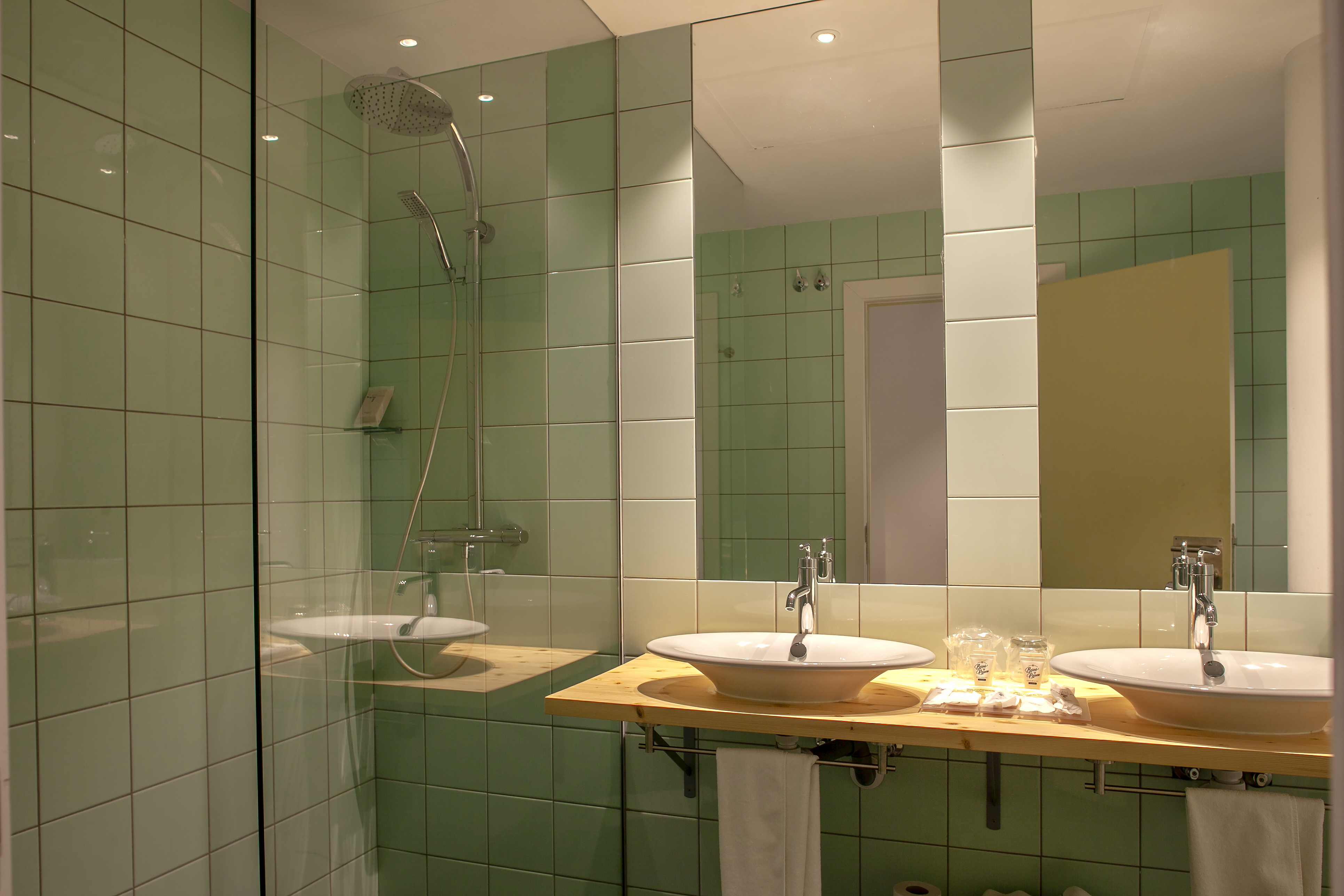 Family Room Capacity 2