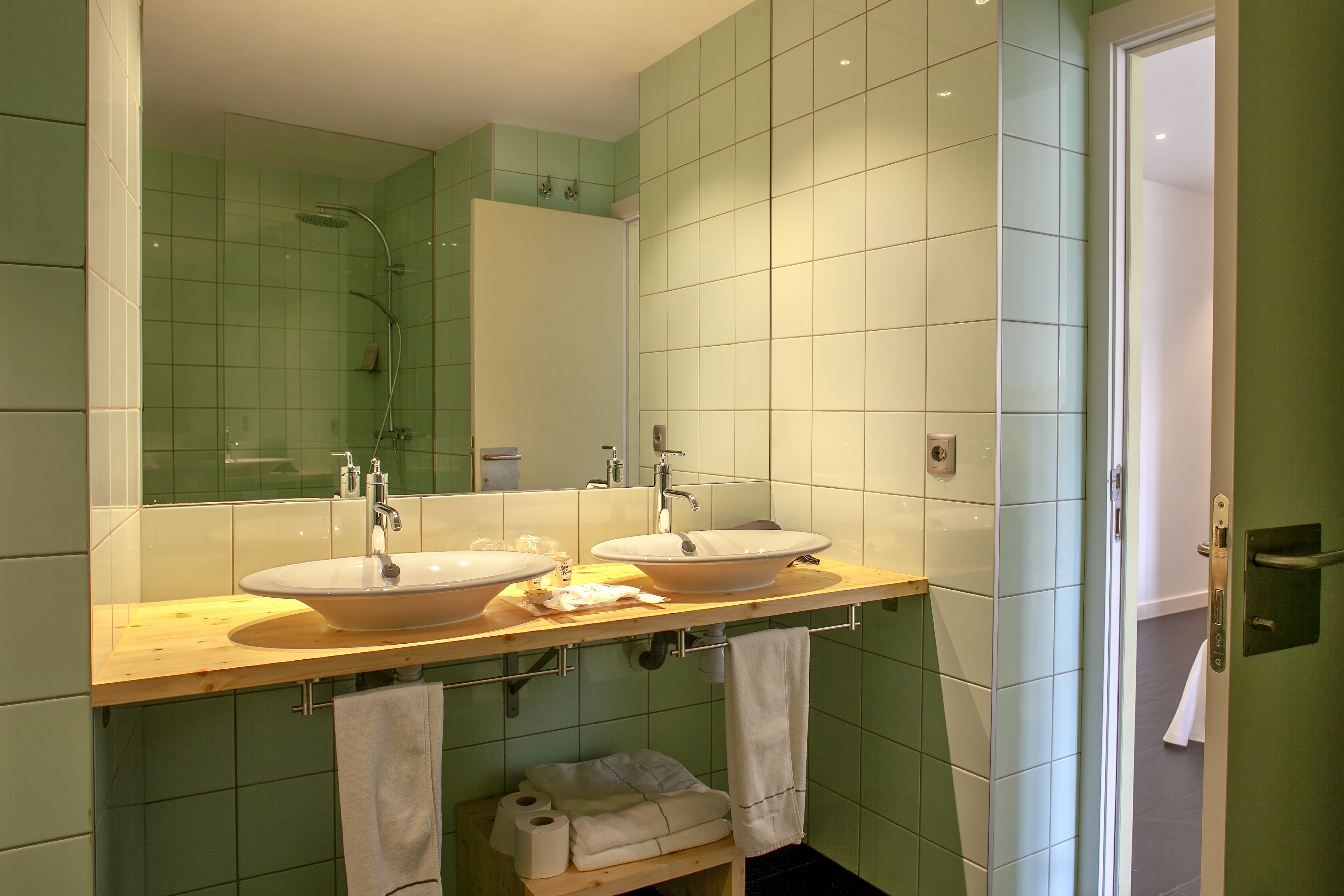 Family Room Capacity 2